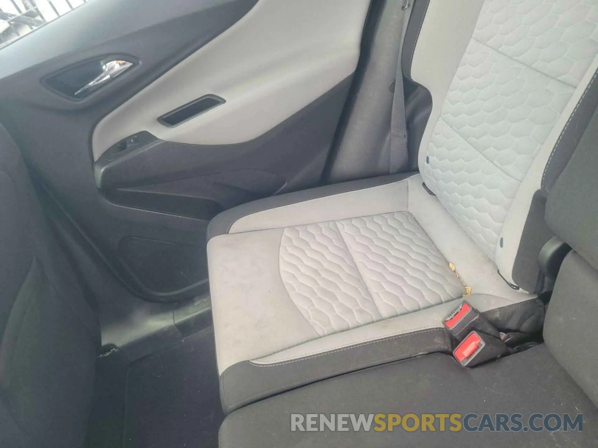 27 Photograph of a damaged car 2GNAXJEV5M6159059 CHEVROLET EQUINOX 2021