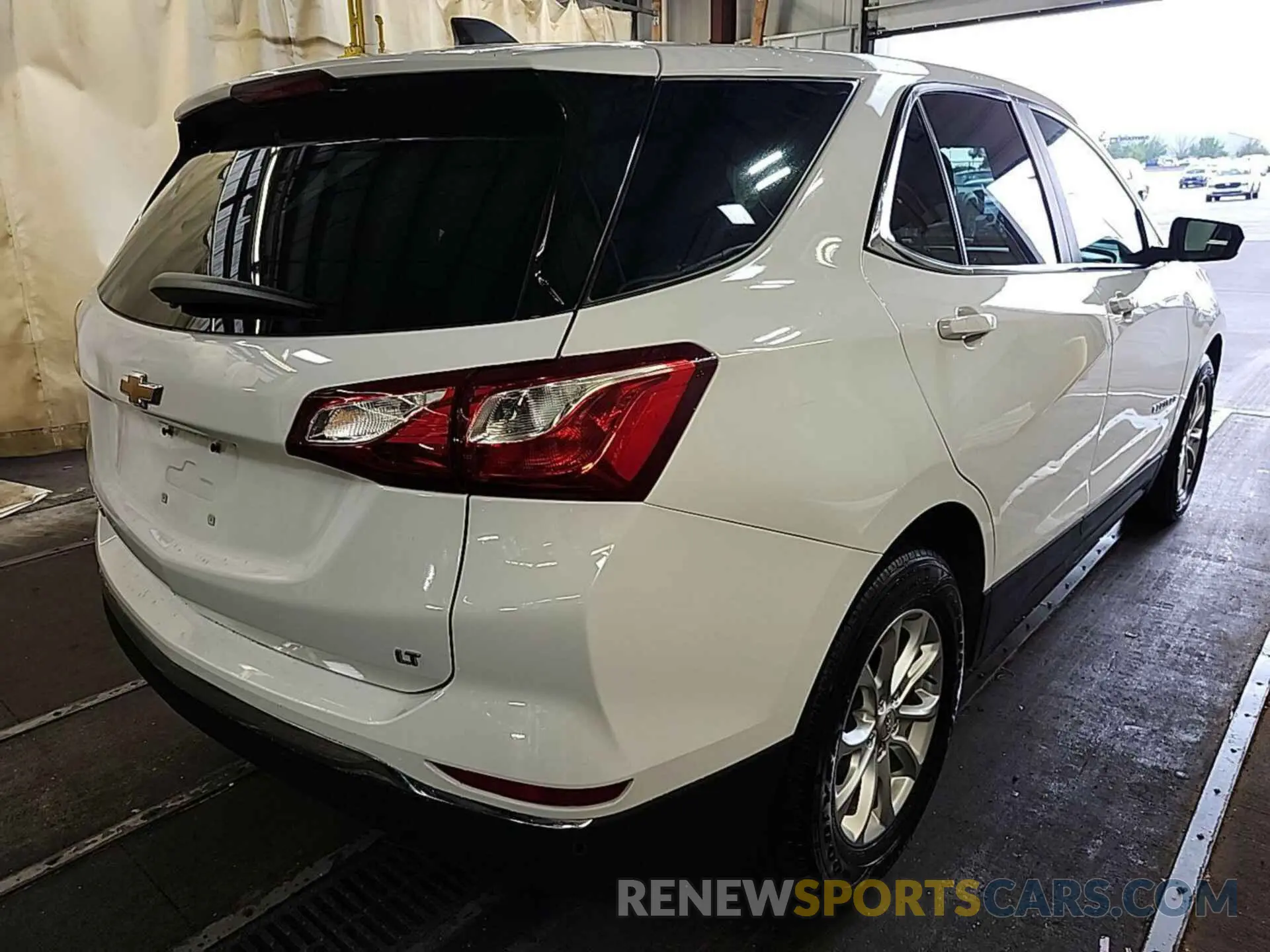 31 Photograph of a damaged car 2GNAXJEV5M6159059 CHEVROLET EQUINOX 2021