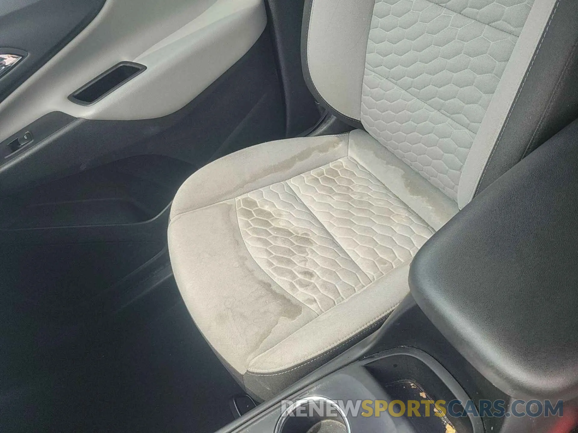 32 Photograph of a damaged car 2GNAXJEV5M6159059 CHEVROLET EQUINOX 2021
