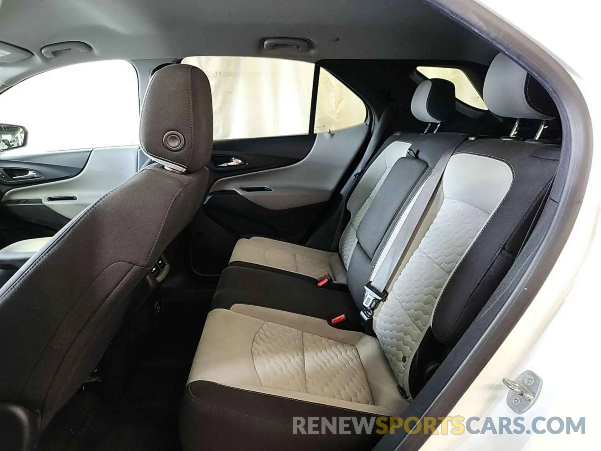 34 Photograph of a damaged car 2GNAXJEV5M6159059 CHEVROLET EQUINOX 2021