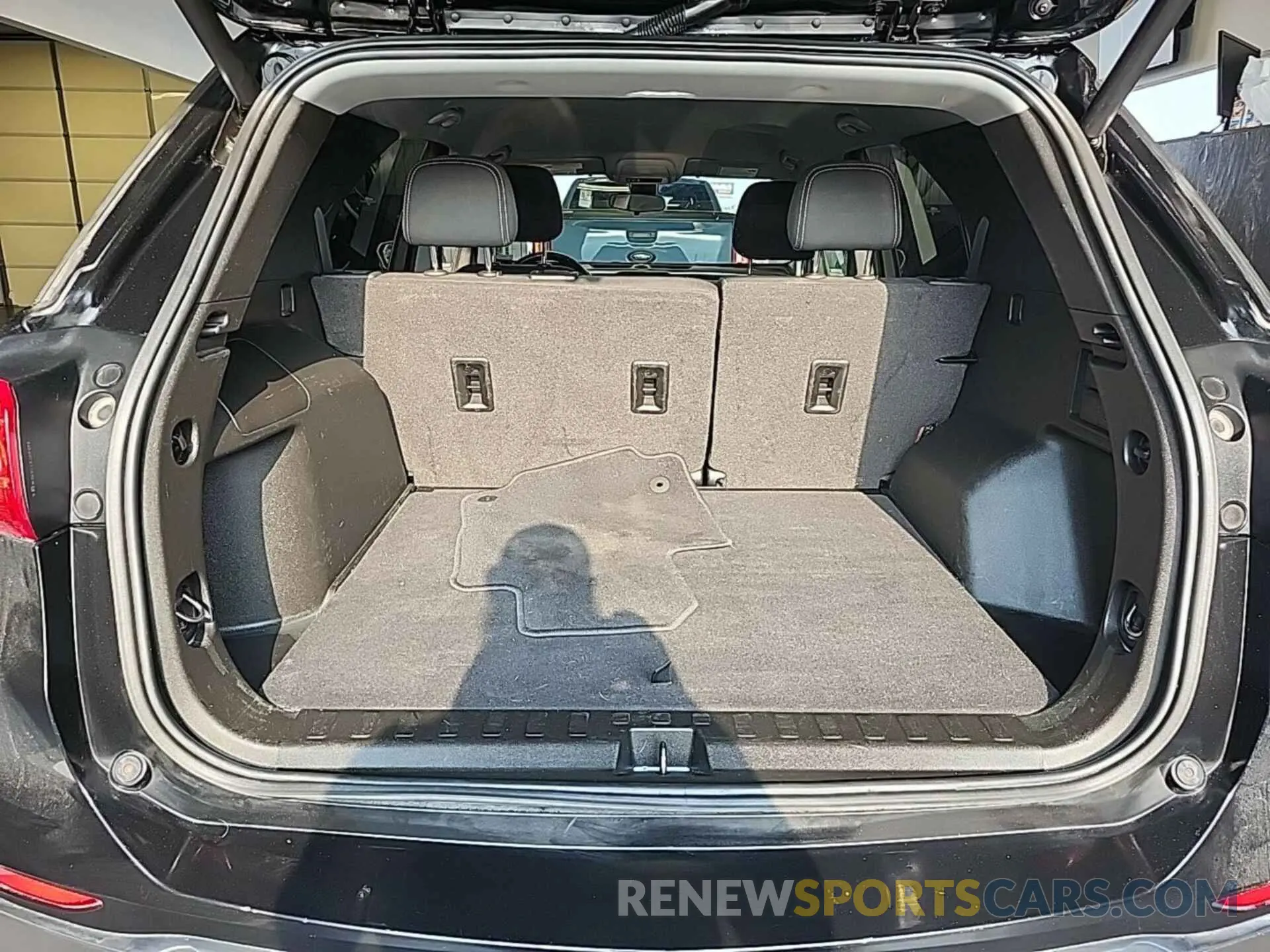 8 Photograph of a damaged car 2GNAXJEV5M6160860 CHEVROLET EQUINOX 2021