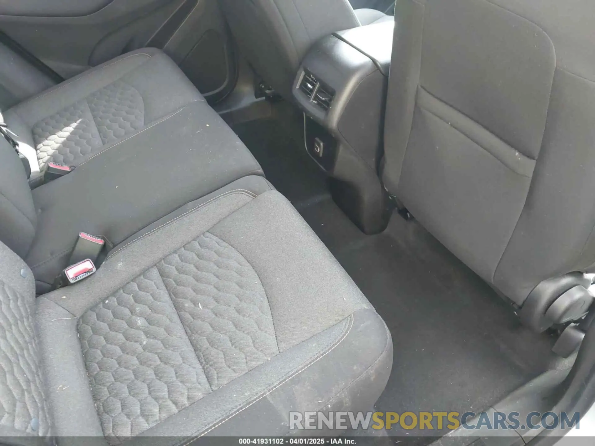 8 Photograph of a damaged car 2GNAXJEV5M6160938 CHEVROLET EQUINOX 2021