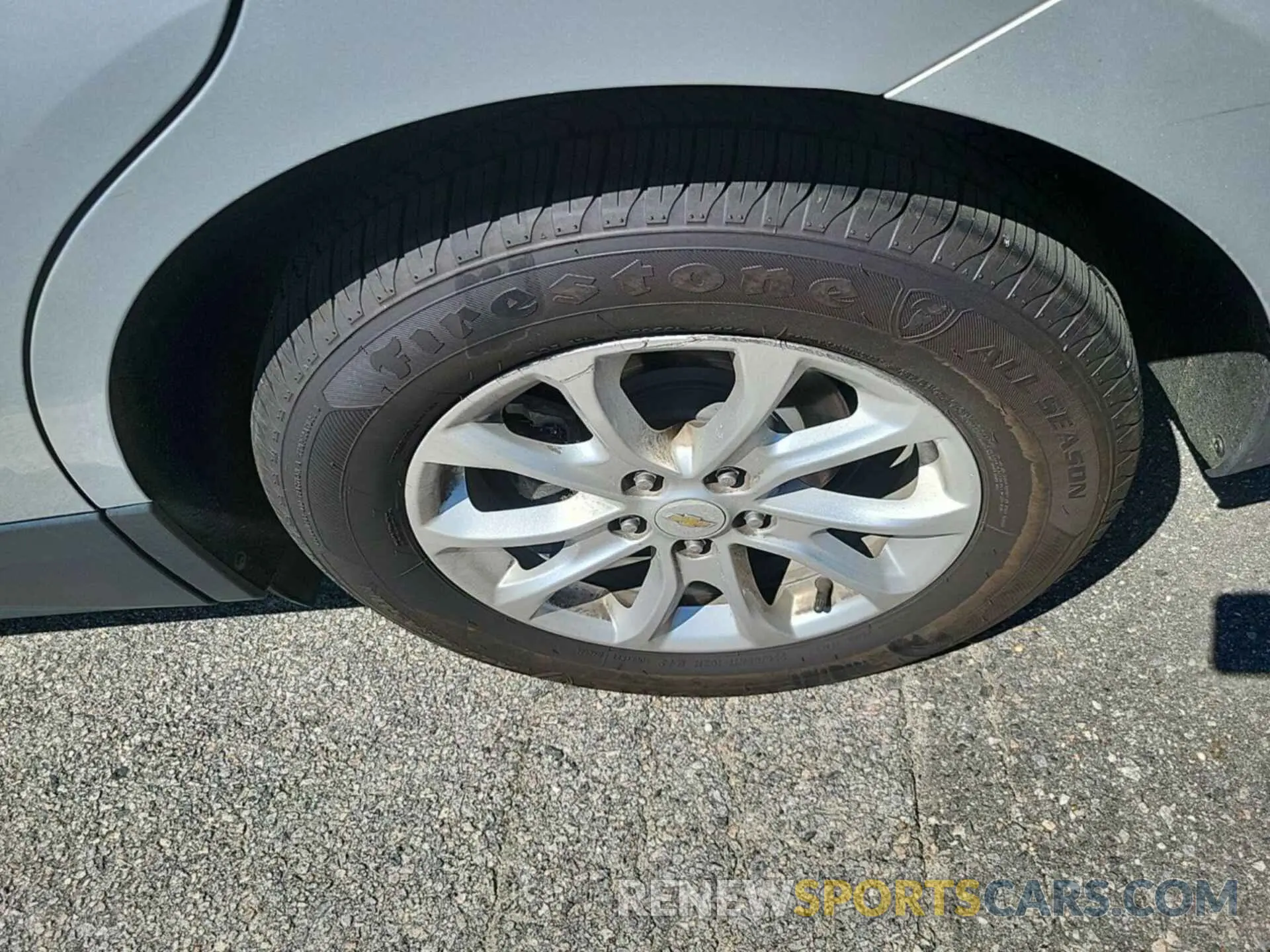 29 Photograph of a damaged car 2GNAXJEV6M6103969 CHEVROLET EQUINOX 2021