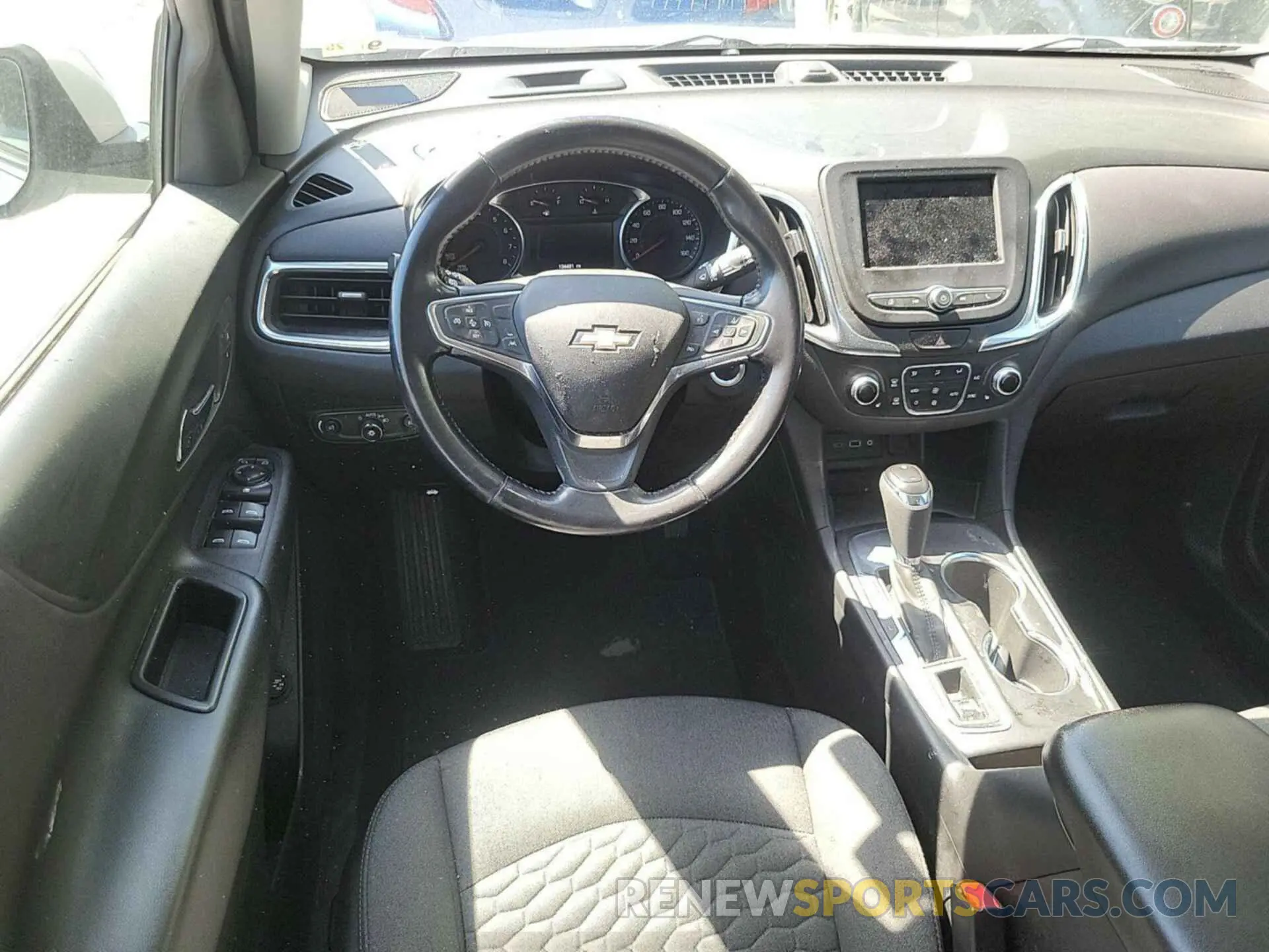 4 Photograph of a damaged car 2GNAXJEV6M6103969 CHEVROLET EQUINOX 2021