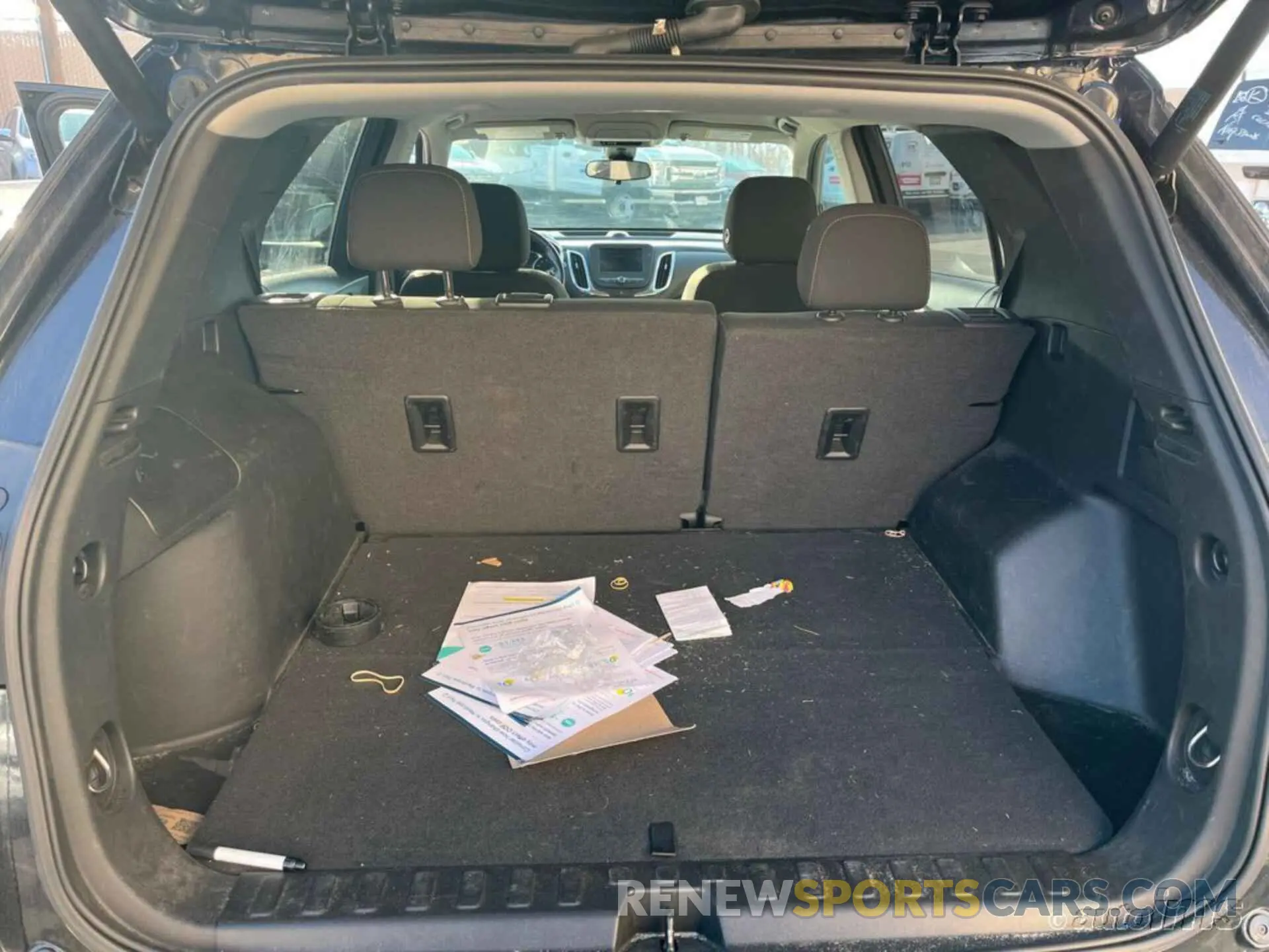 11 Photograph of a damaged car 2GNAXJEV6M6105009 CHEVROLET EQUINOX 2021