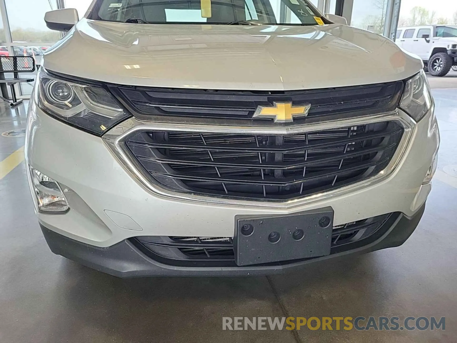 24 Photograph of a damaged car 2GNAXJEV6M6105480 CHEVROLET EQUINOX 2021