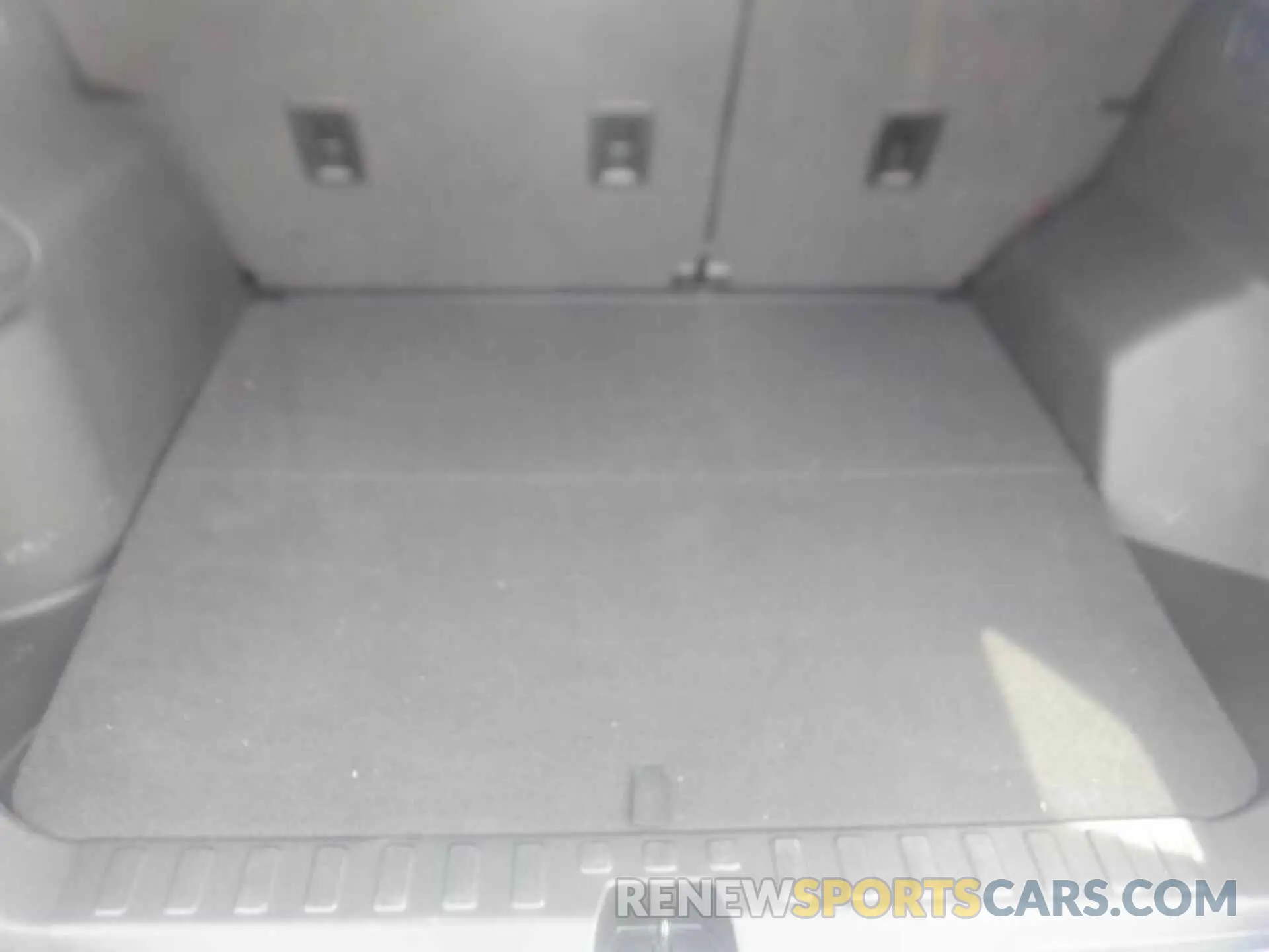 11 Photograph of a damaged car 2GNAXJEV7M6103995 CHEVROLET EQUINOX 2021