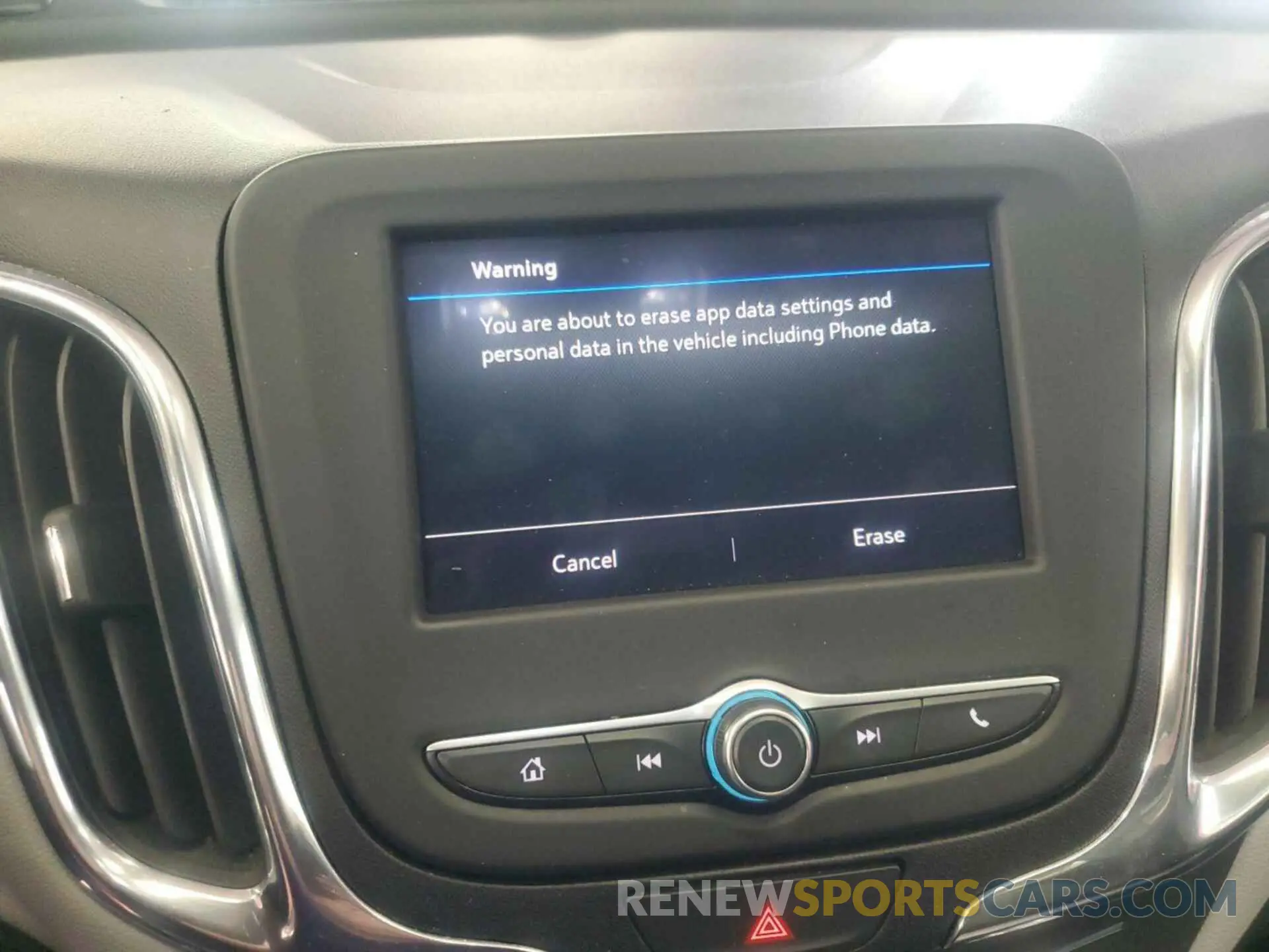 4 Photograph of a damaged car 2GNAXJEV7M6104113 CHEVROLET EQUINOX 2021
