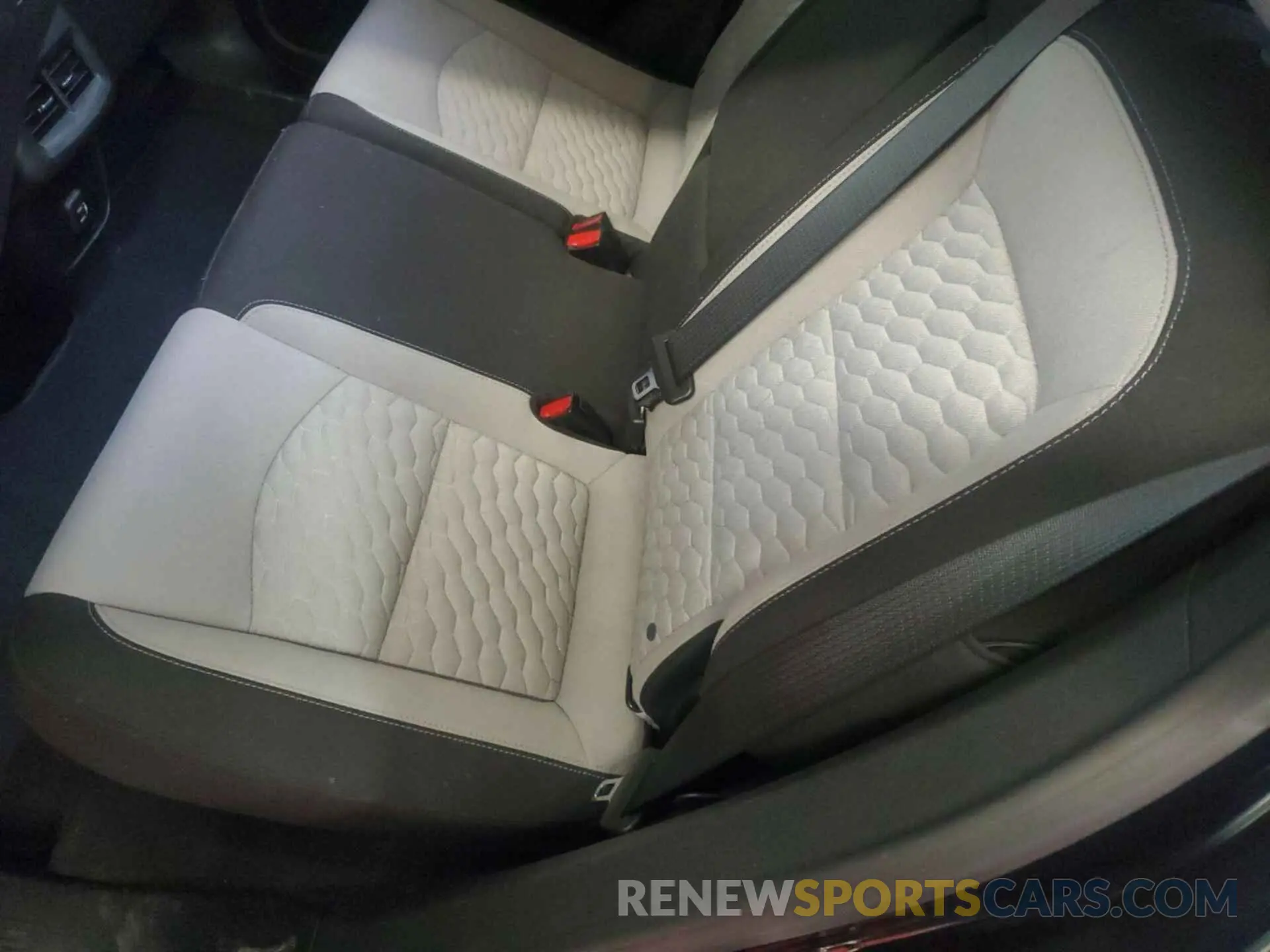 8 Photograph of a damaged car 2GNAXJEV7M6104113 CHEVROLET EQUINOX 2021