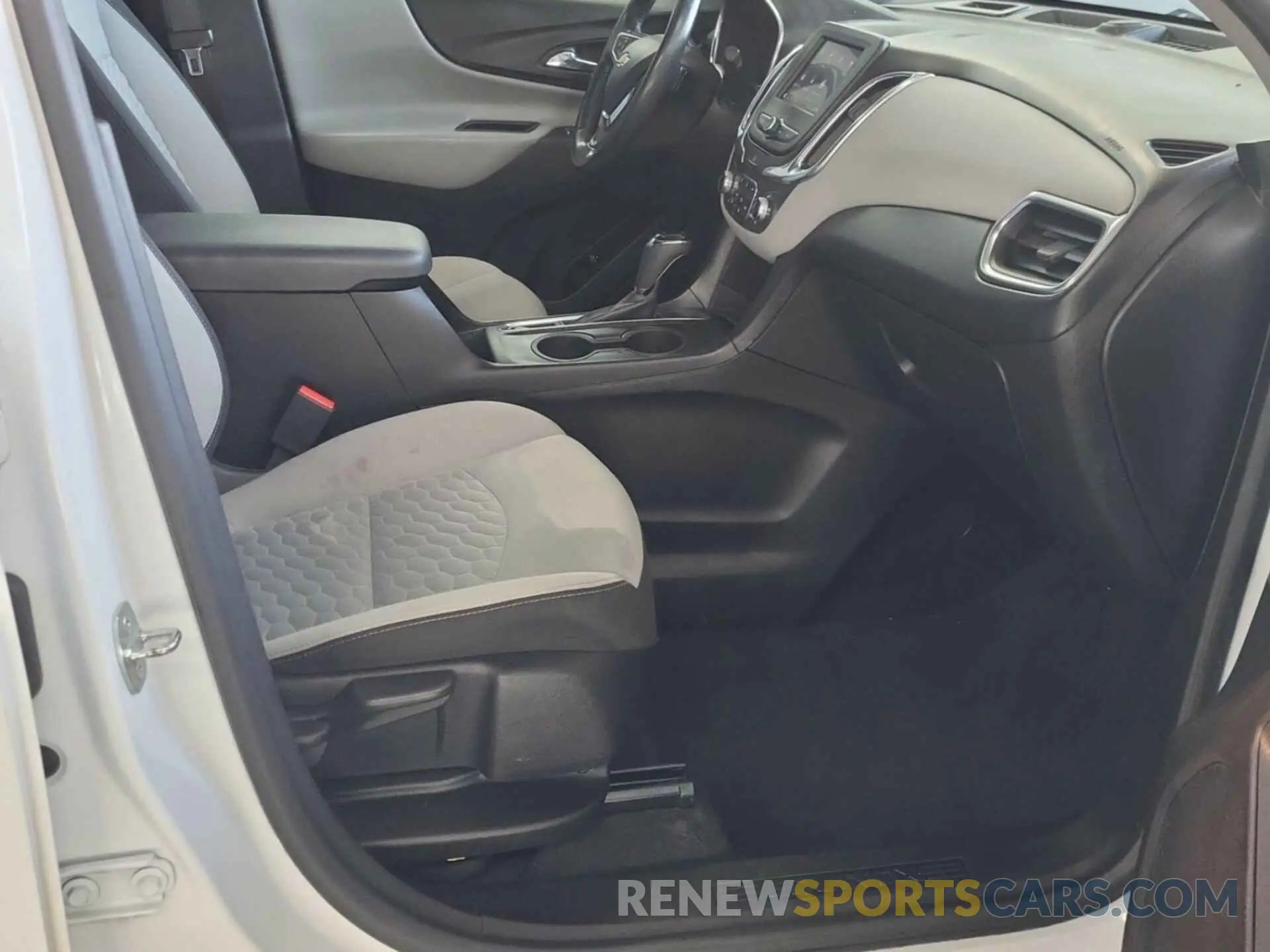 16 Photograph of a damaged car 2GNAXJEV7M6107724 CHEVROLET EQUINOX 2021