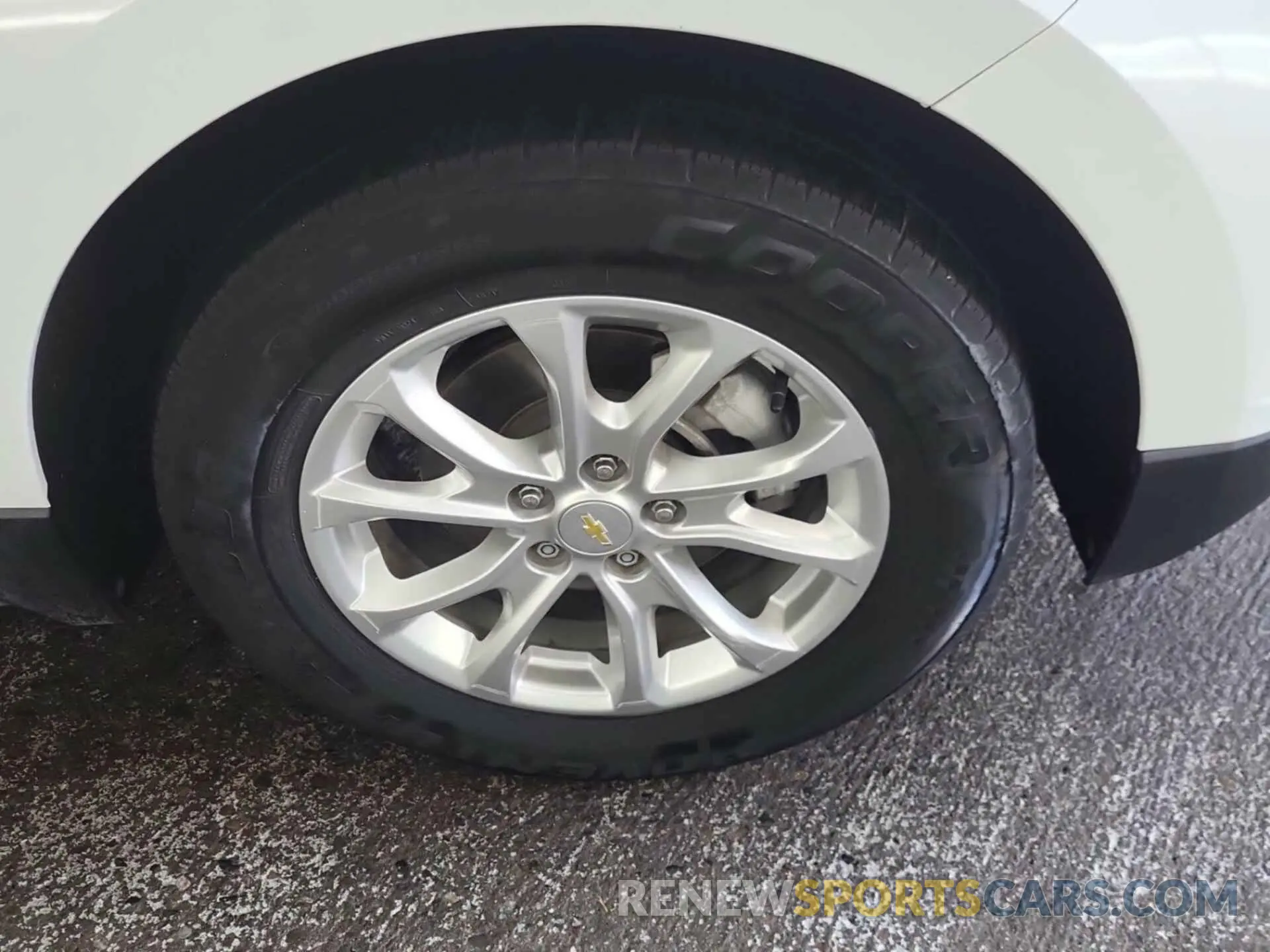17 Photograph of a damaged car 2GNAXJEV7M6107724 CHEVROLET EQUINOX 2021
