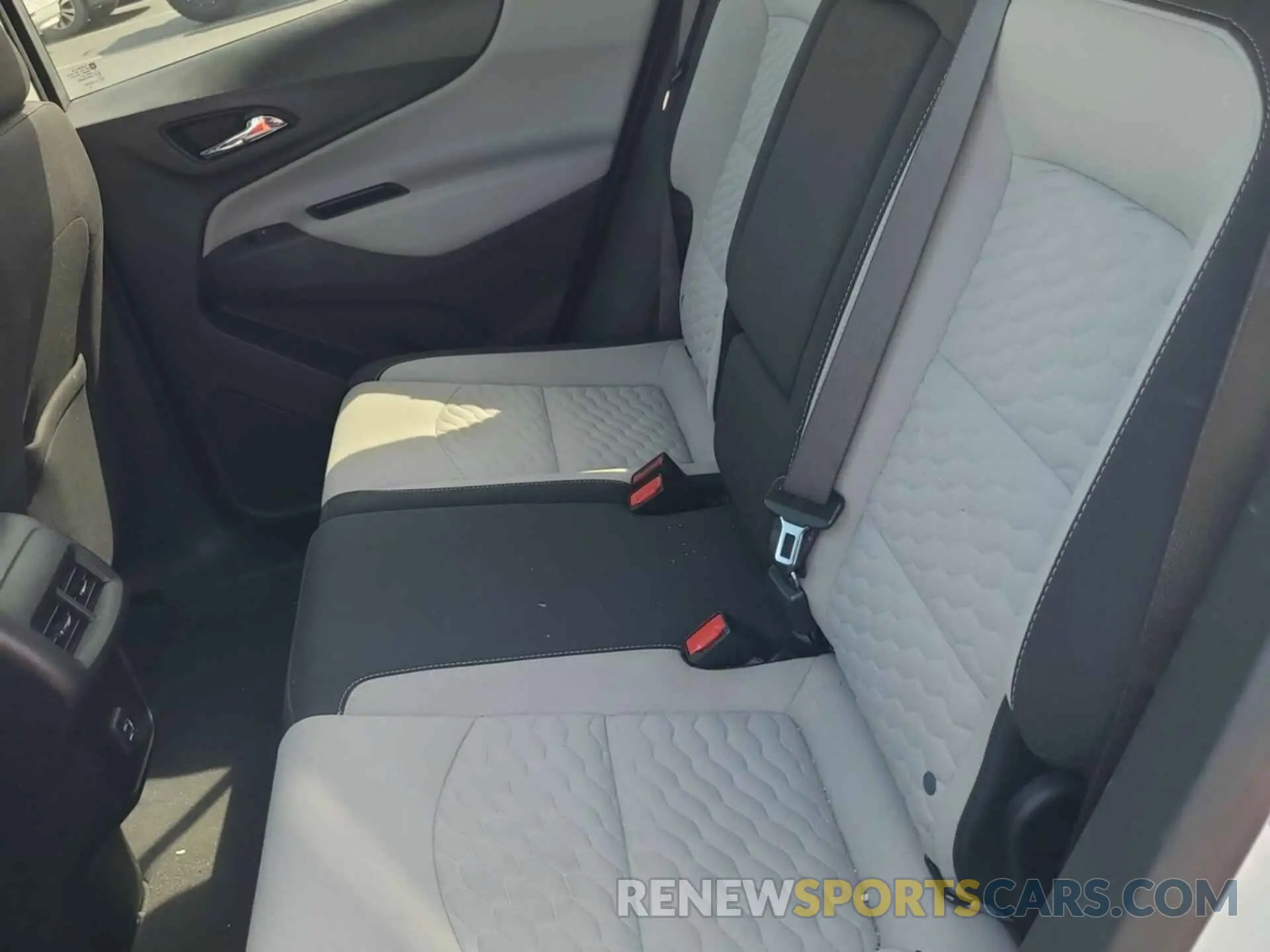 27 Photograph of a damaged car 2GNAXJEV7M6107724 CHEVROLET EQUINOX 2021