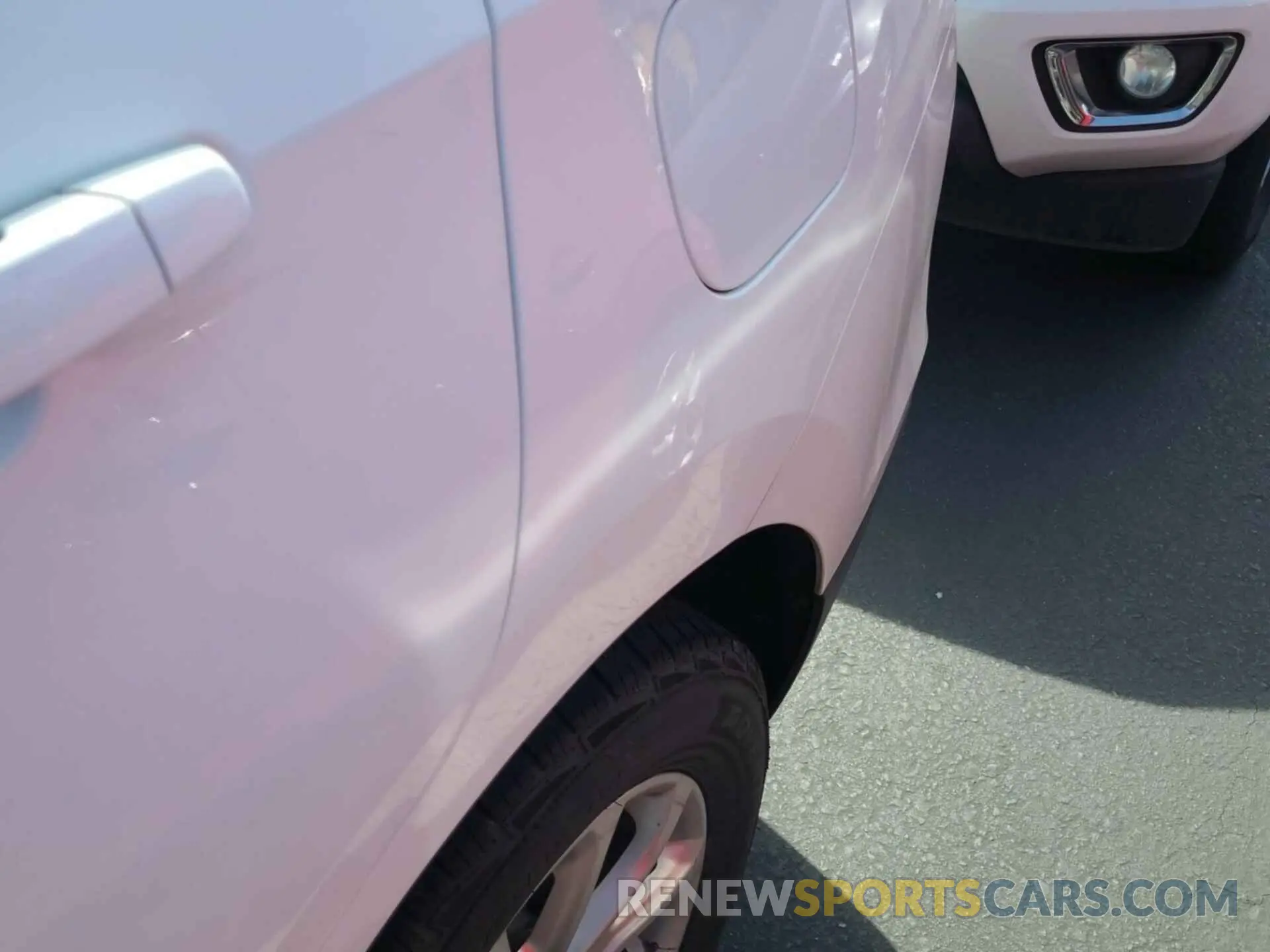 4 Photograph of a damaged car 2GNAXJEV7M6107724 CHEVROLET EQUINOX 2021