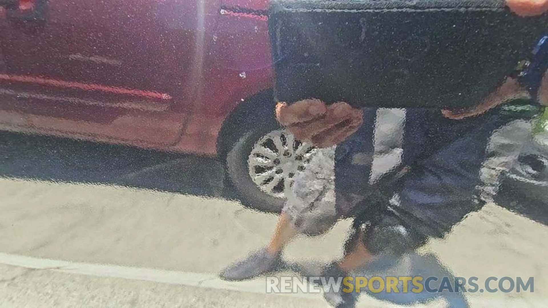 19 Photograph of a damaged car 2GNAXJEV8M6103875 CHEVROLET EQUINOX 2021