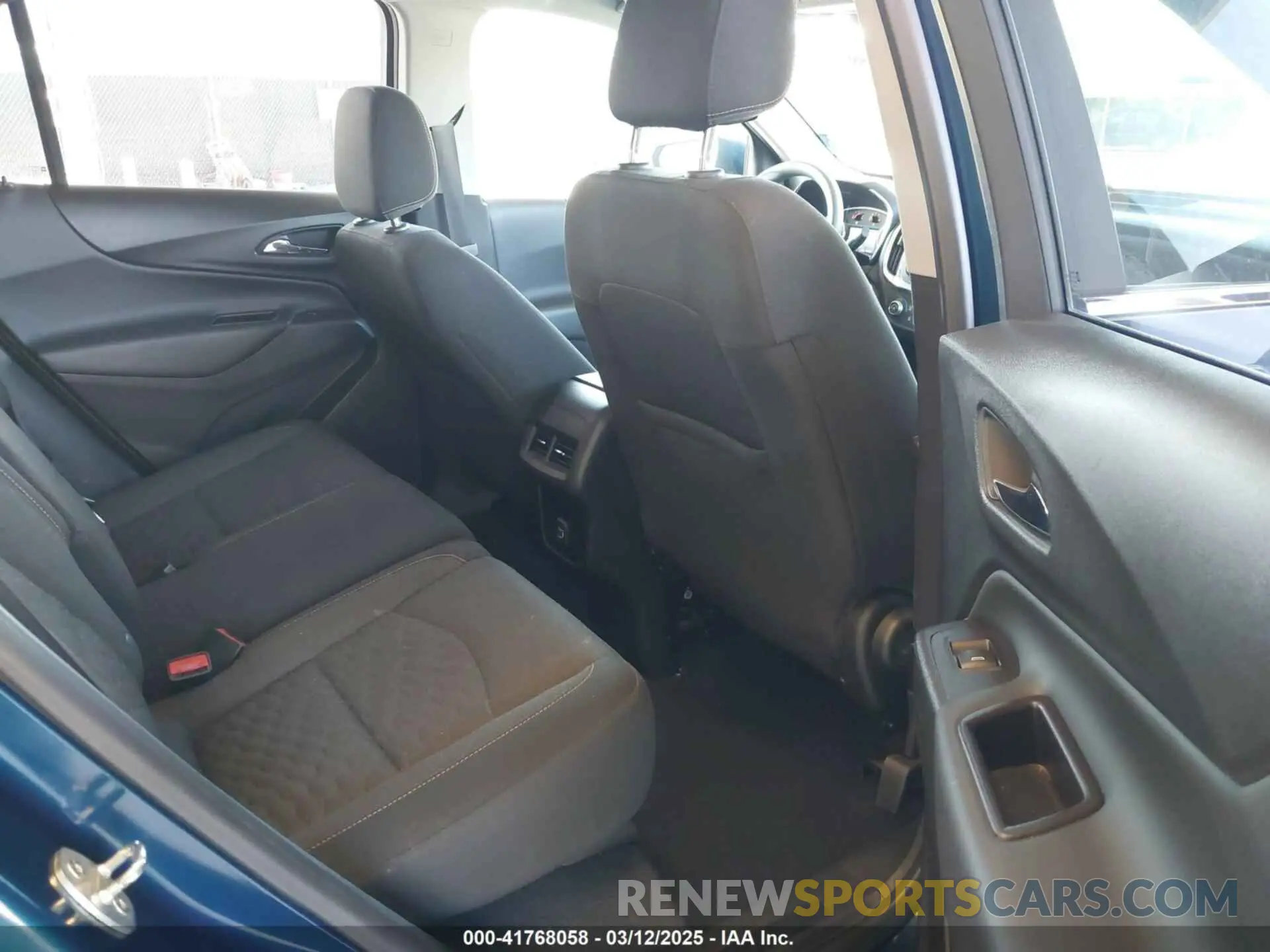 8 Photograph of a damaged car 2GNAXJEV8M6150677 CHEVROLET EQUINOX 2021