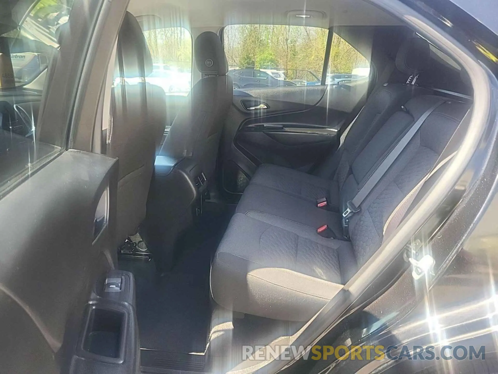2 Photograph of a damaged car 2GNAXJEV9M6104226 CHEVROLET EQUINOX 2021