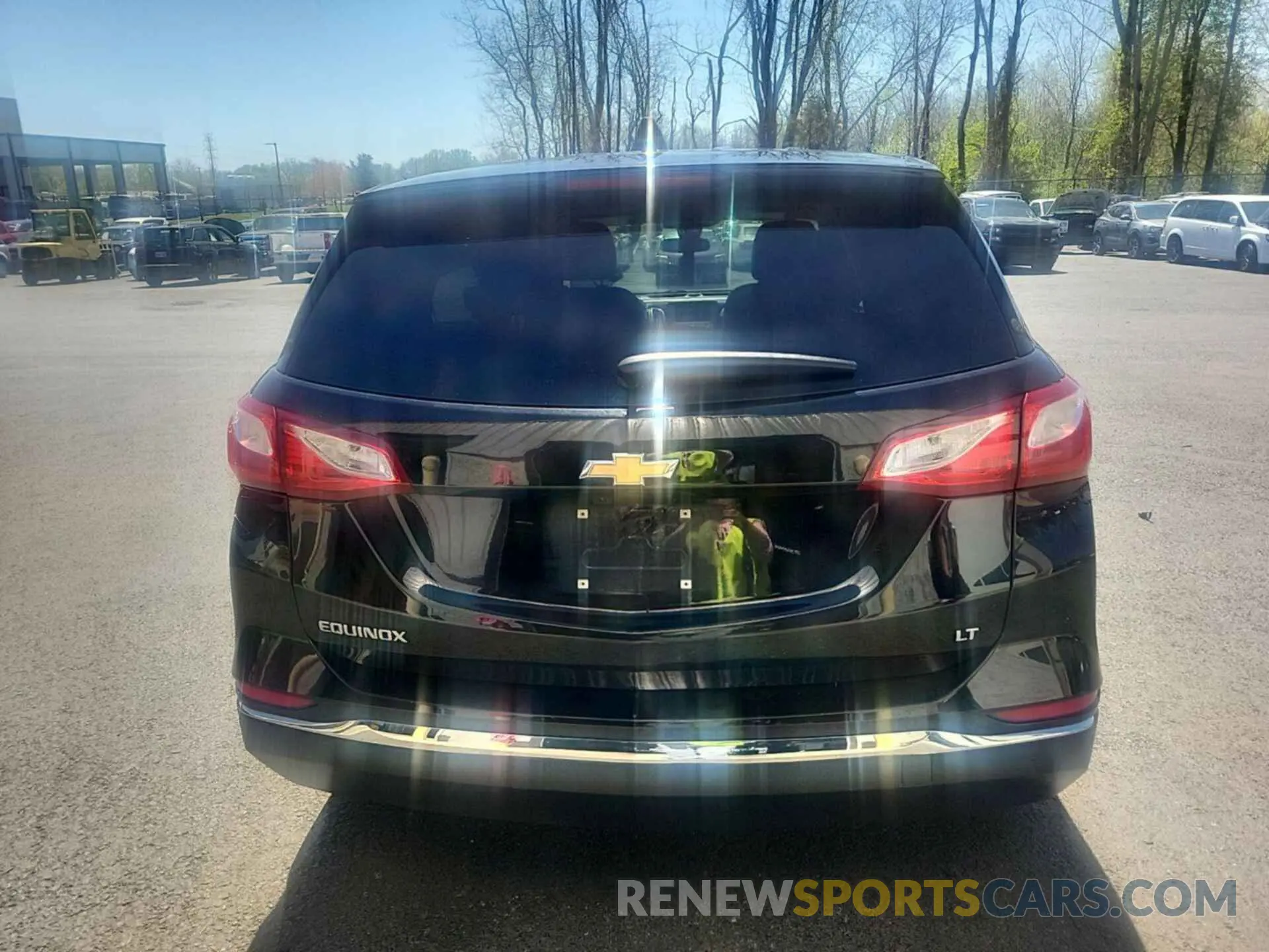 32 Photograph of a damaged car 2GNAXJEV9M6104226 CHEVROLET EQUINOX 2021