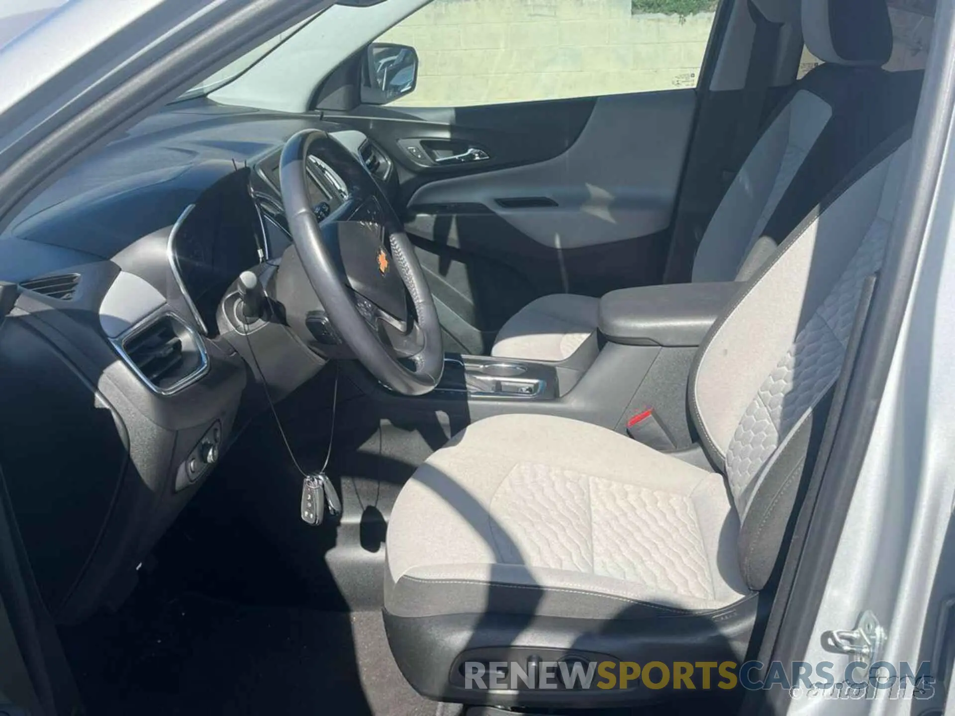 1 Photograph of a damaged car 2GNAXJEV9M6107000 CHEVROLET EQUINOX 2021