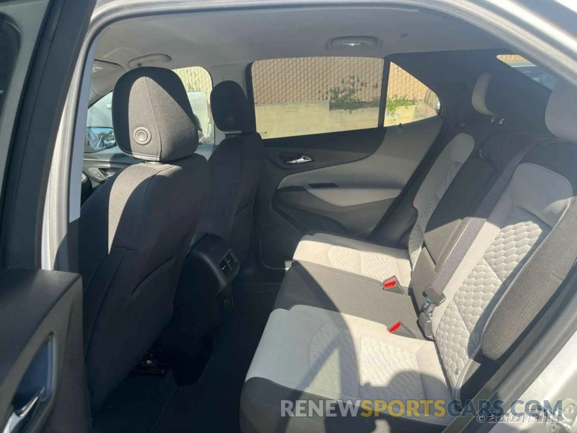 11 Photograph of a damaged car 2GNAXJEV9M6107000 CHEVROLET EQUINOX 2021