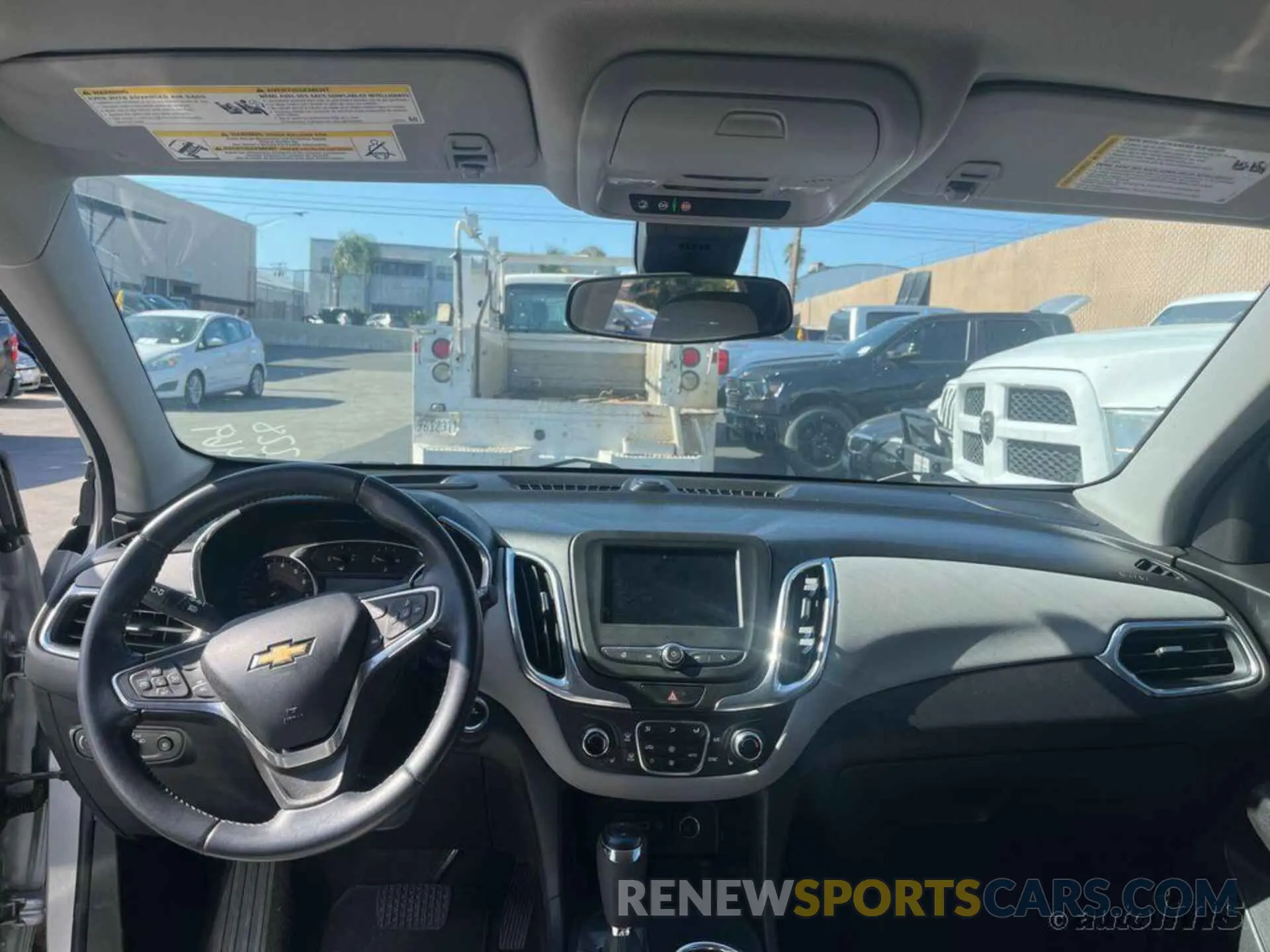 4 Photograph of a damaged car 2GNAXJEV9M6107000 CHEVROLET EQUINOX 2021