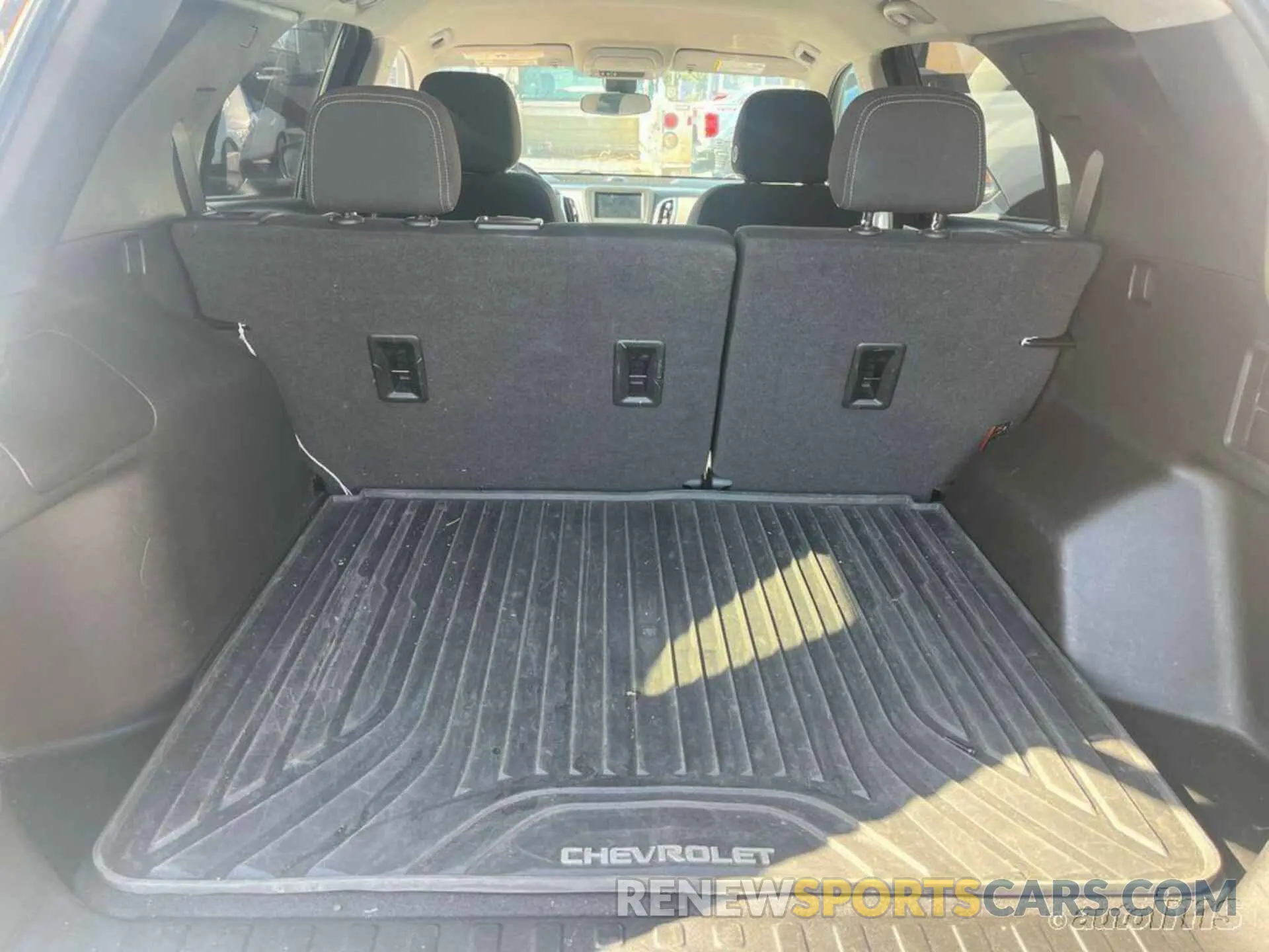 9 Photograph of a damaged car 2GNAXJEV9M6107000 CHEVROLET EQUINOX 2021