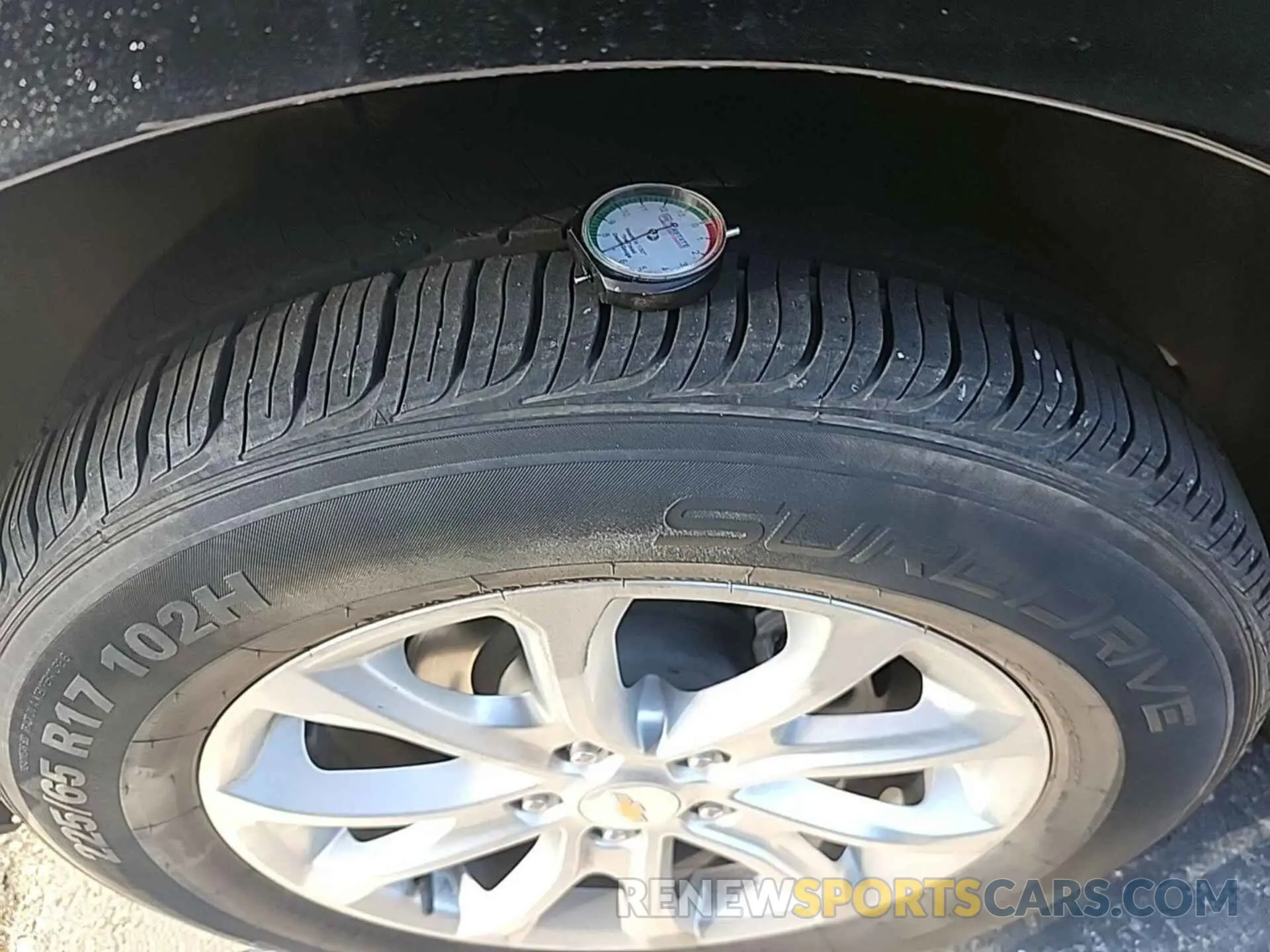 18 Photograph of a damaged car 2GNAXJEVXM6106910 CHEVROLET EQUINOX 2021