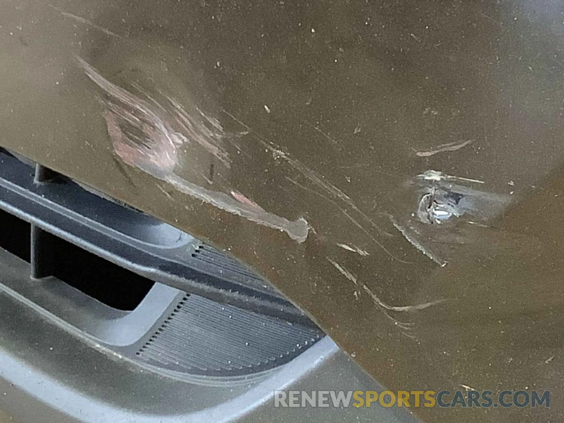 28 Photograph of a damaged car 2GNAXJEVXM6124923 CHEVROLET EQUINOX 2021