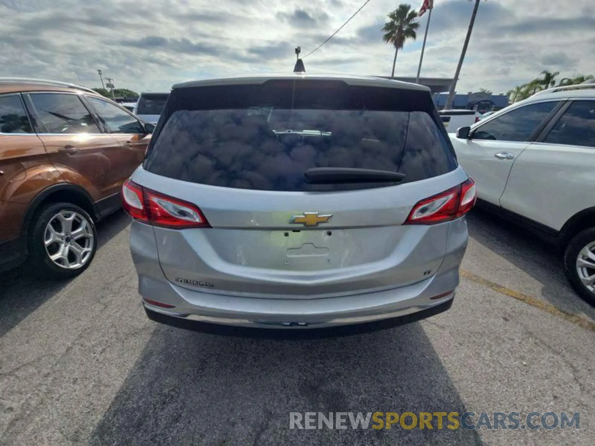 19 Photograph of a damaged car 2GNAXJEVXM6160210 CHEVROLET EQUINOX 2021