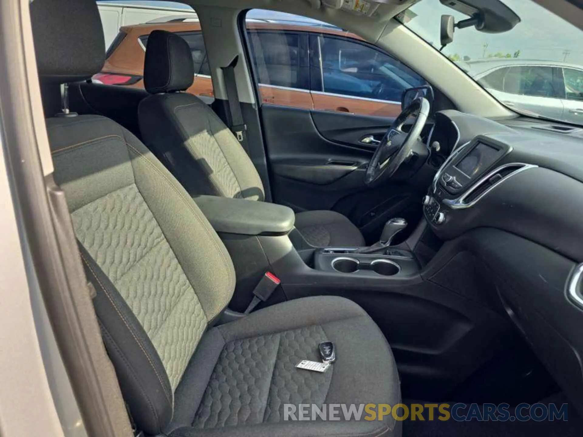 2 Photograph of a damaged car 2GNAXJEVXM6160210 CHEVROLET EQUINOX 2021