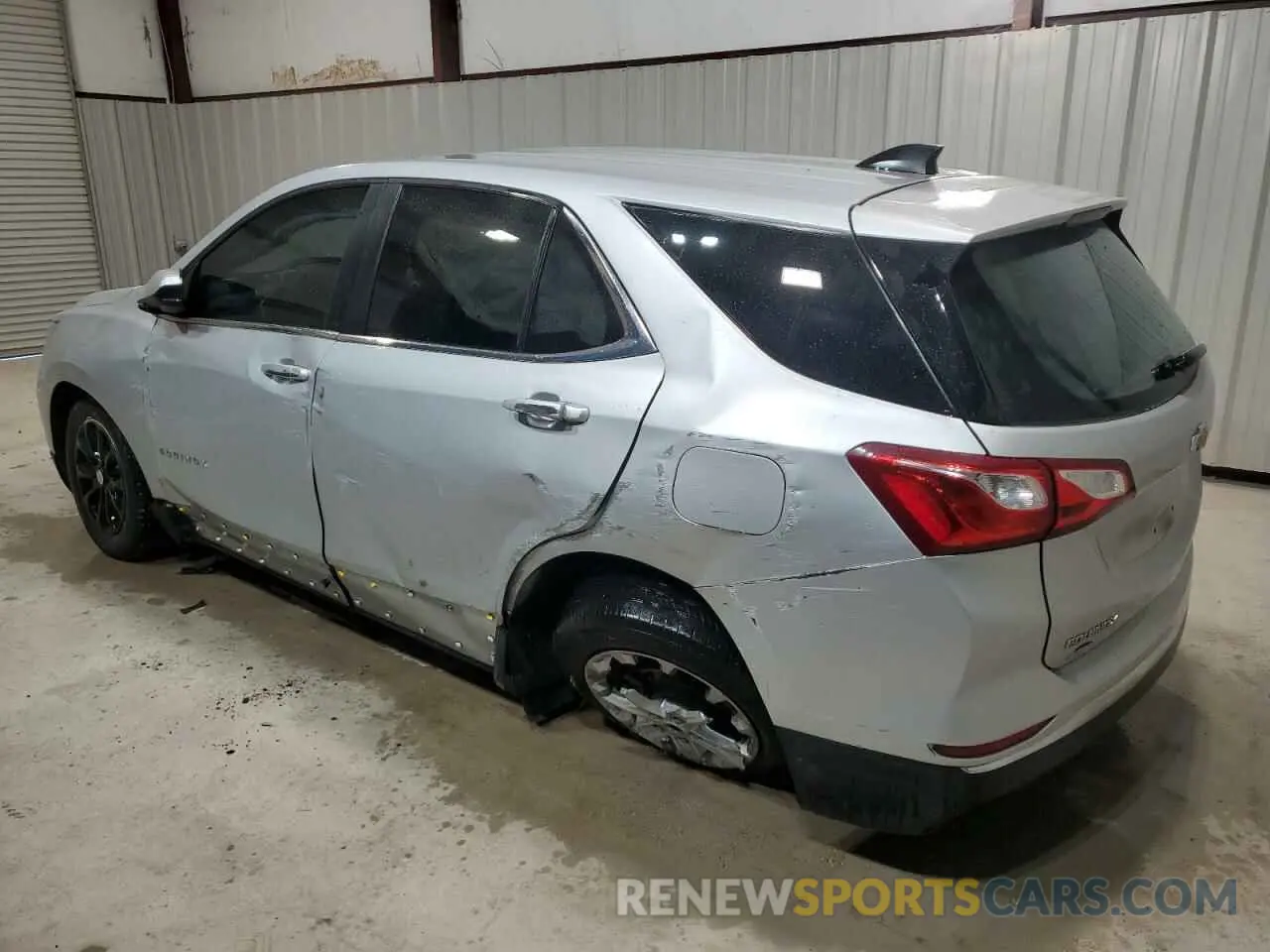 2 Photograph of a damaged car 2GNAXKEV0M6105352 CHEVROLET EQUINOX 2021