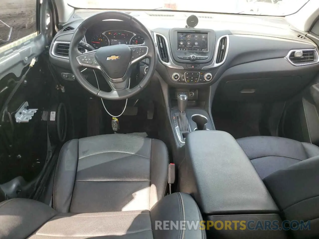 8 Photograph of a damaged car 2GNAXKEV0M6128405 CHEVROLET EQUINOX 2021