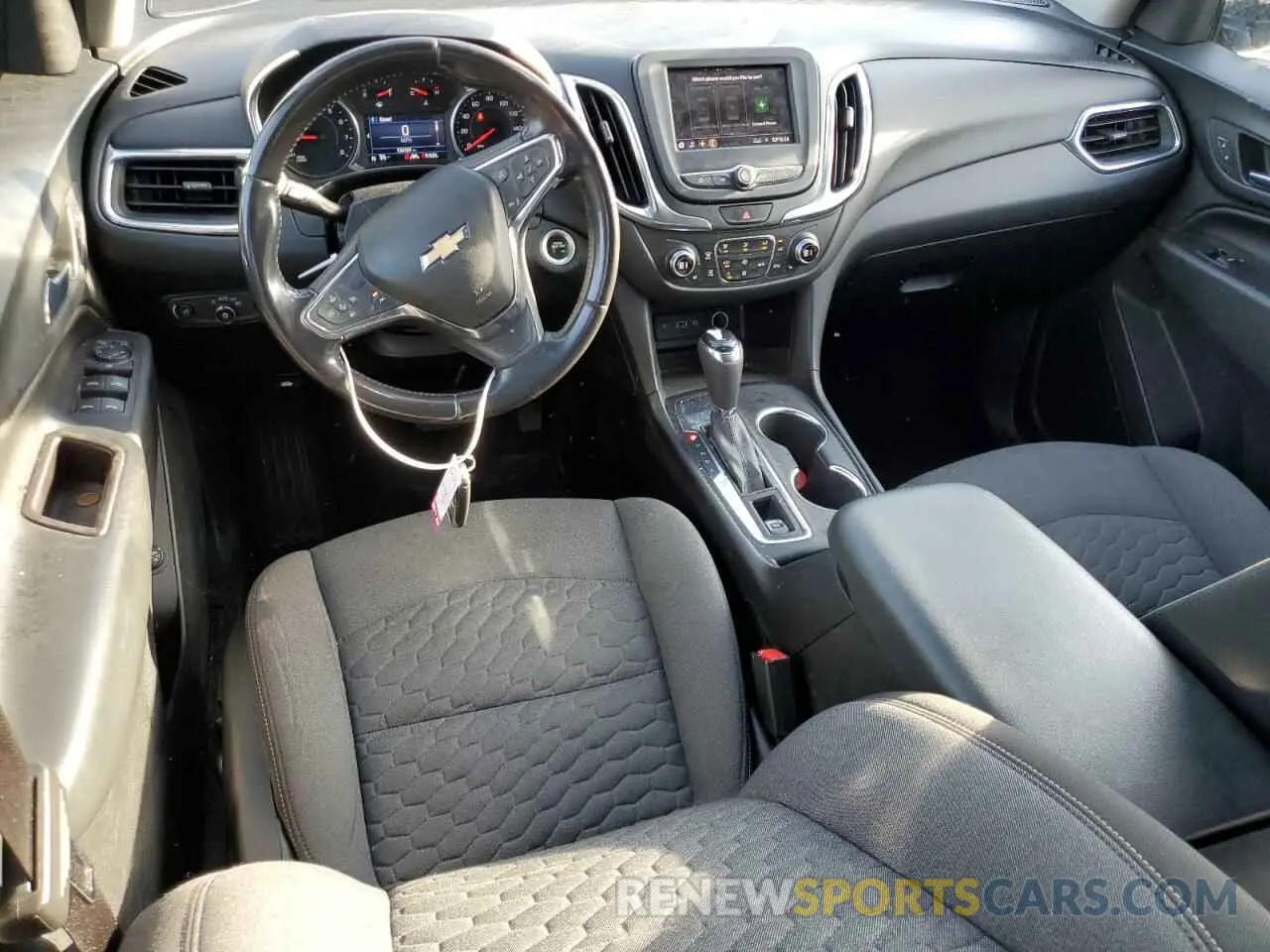 8 Photograph of a damaged car 2GNAXKEV0M6142157 CHEVROLET EQUINOX 2021