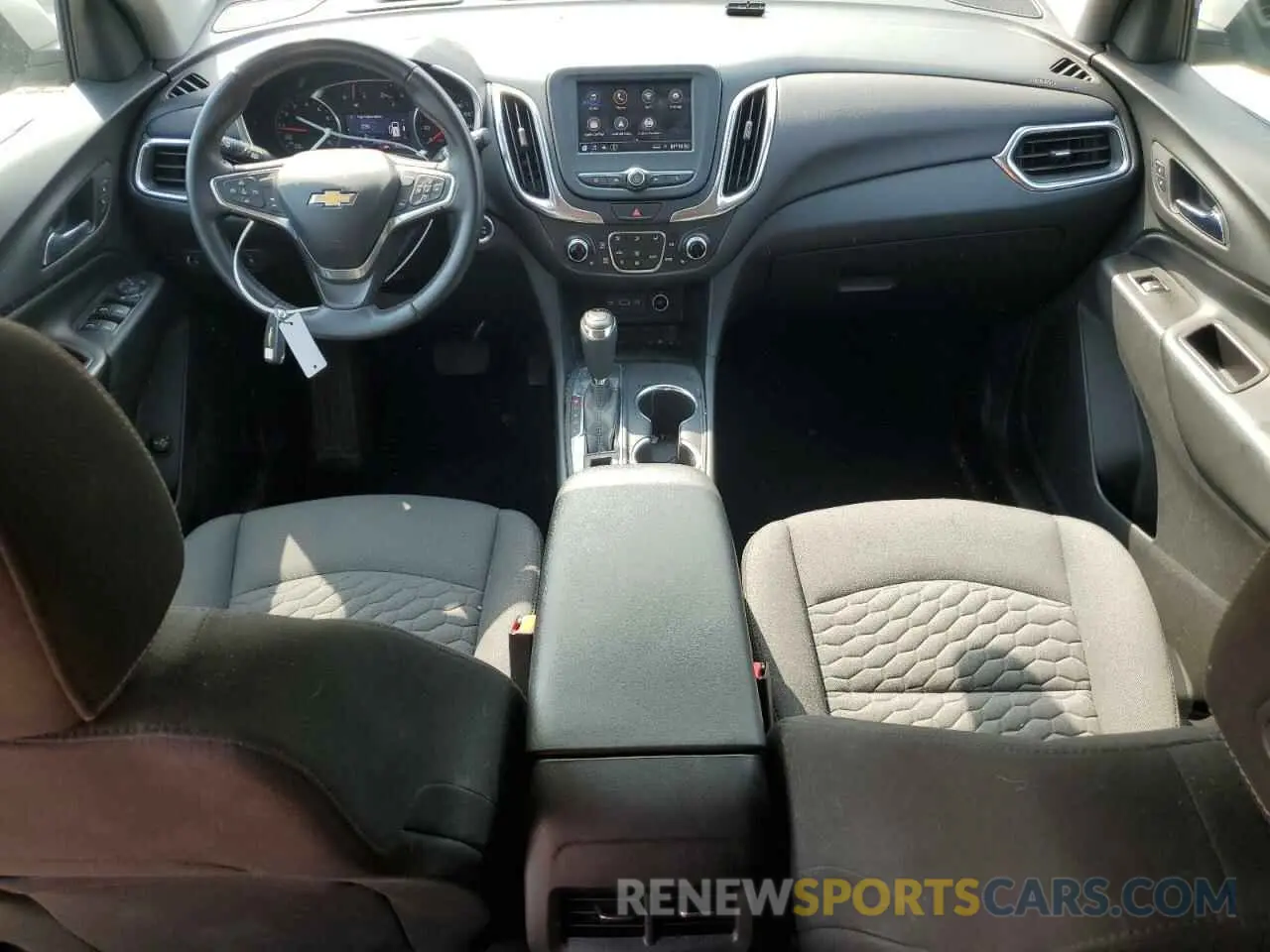 8 Photograph of a damaged car 2GNAXKEV0M6158021 CHEVROLET EQUINOX 2021