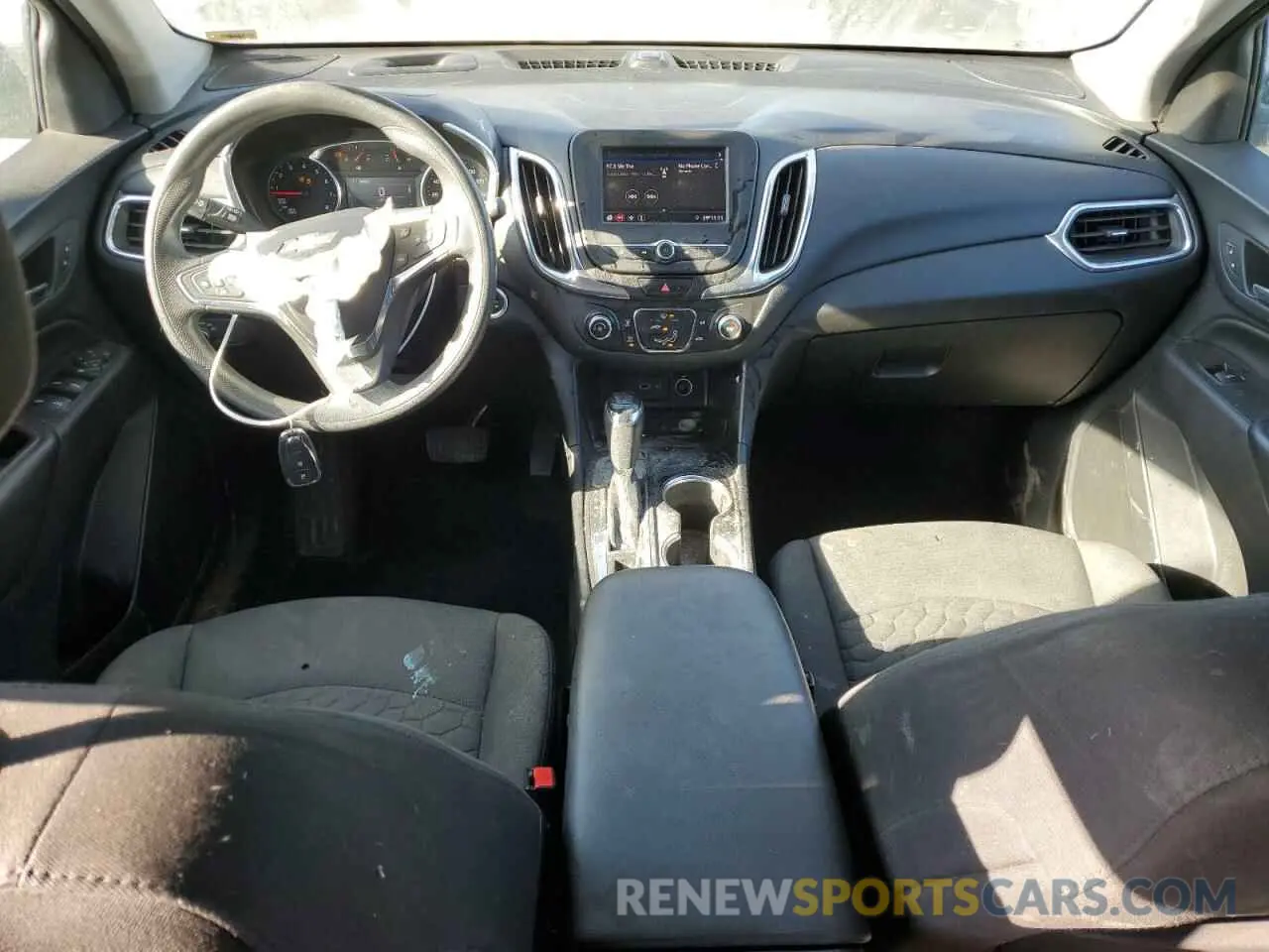 8 Photograph of a damaged car 2GNAXKEV1M6101097 CHEVROLET EQUINOX 2021