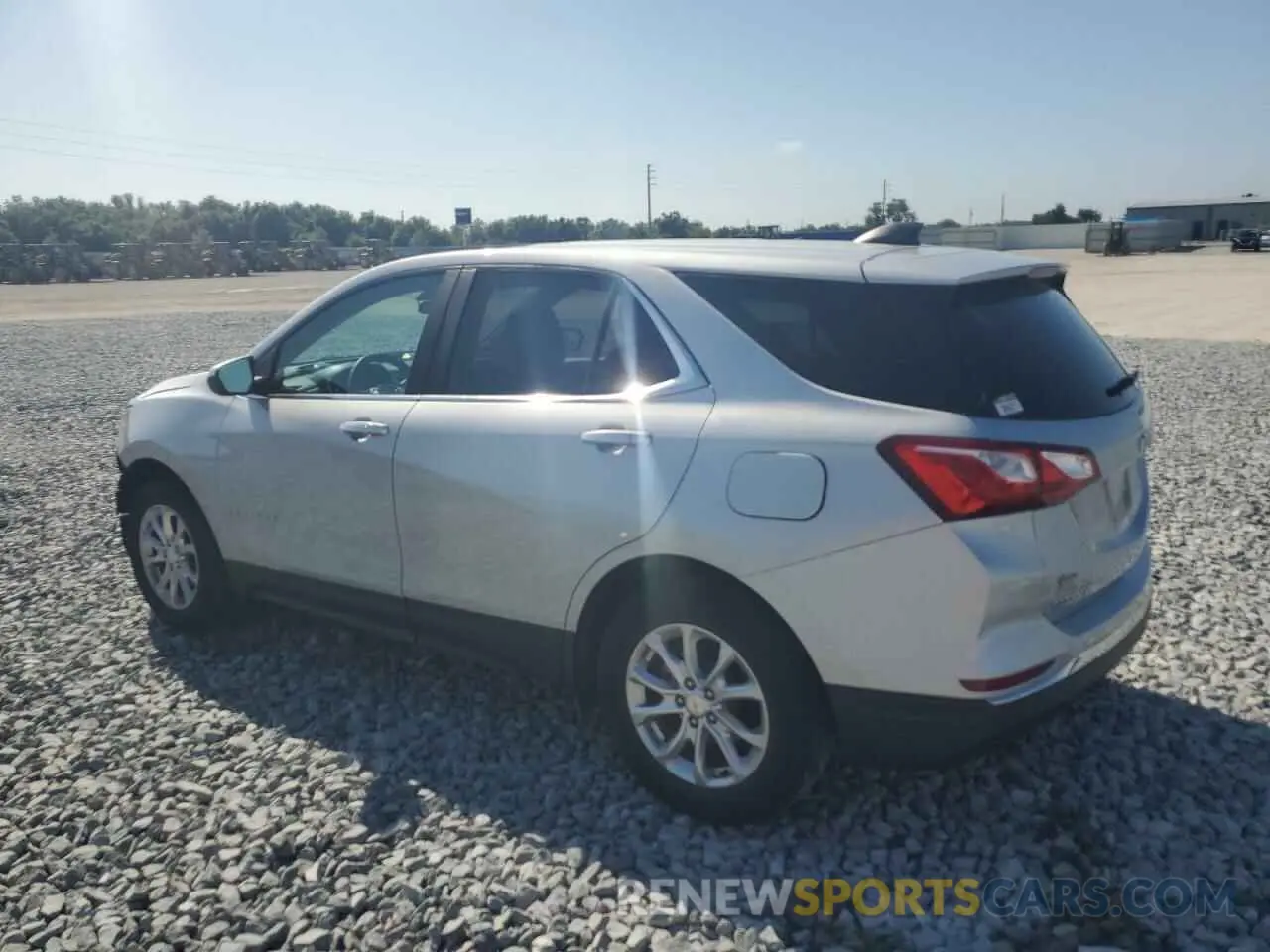 2 Photograph of a damaged car 2GNAXKEV1M6101312 CHEVROLET EQUINOX 2021