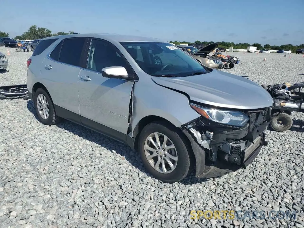 4 Photograph of a damaged car 2GNAXKEV1M6101312 CHEVROLET EQUINOX 2021