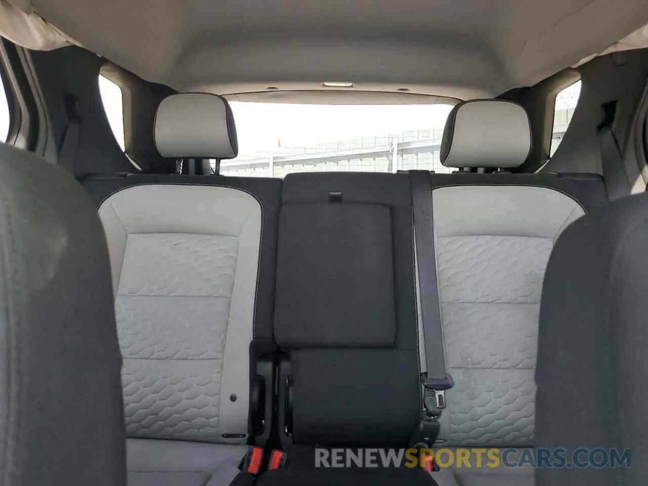 10 Photograph of a damaged car 2GNAXKEV1M6108390 CHEVROLET EQUINOX 2021