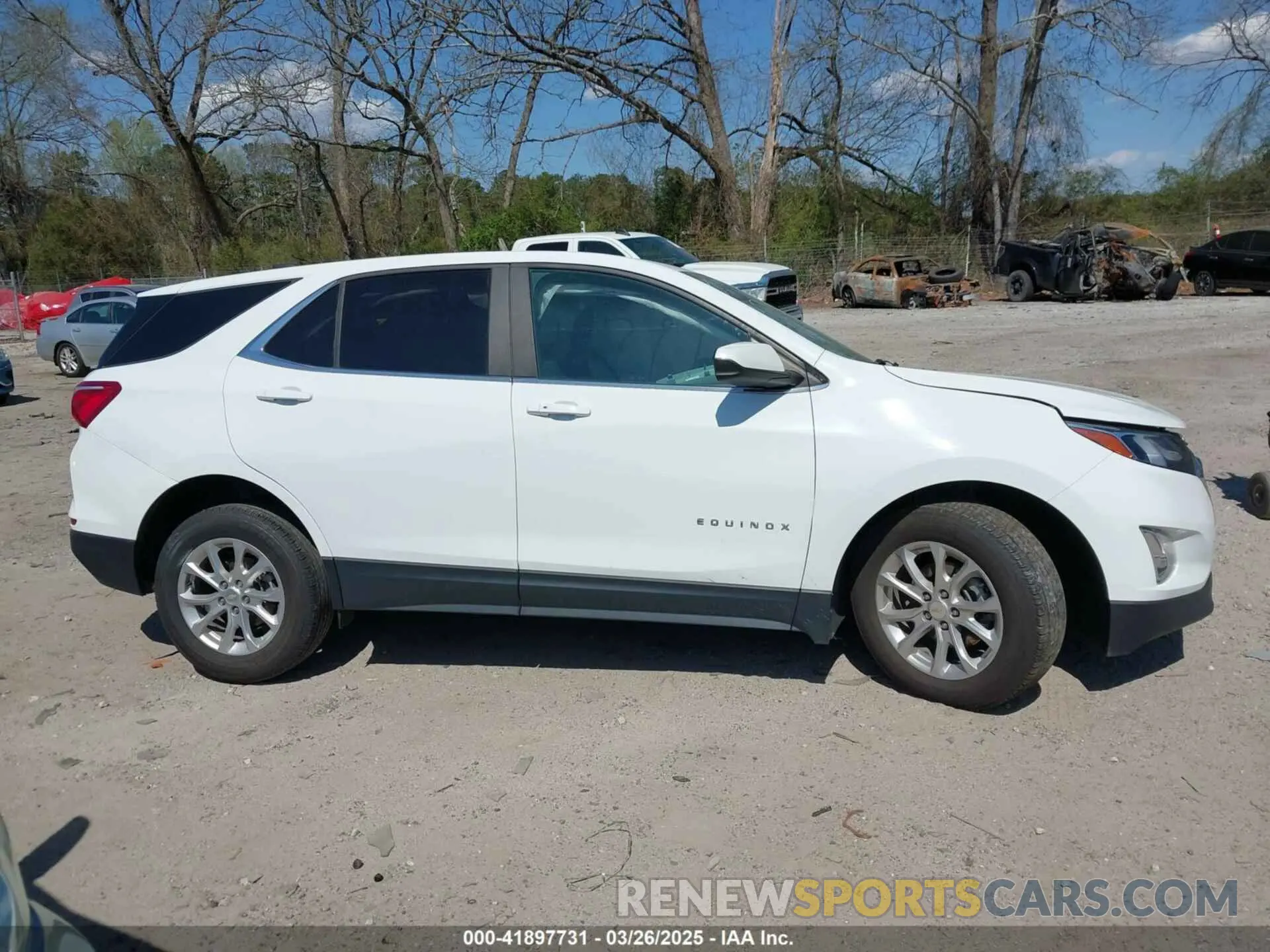12 Photograph of a damaged car 2GNAXKEV1M6112164 CHEVROLET EQUINOX 2021