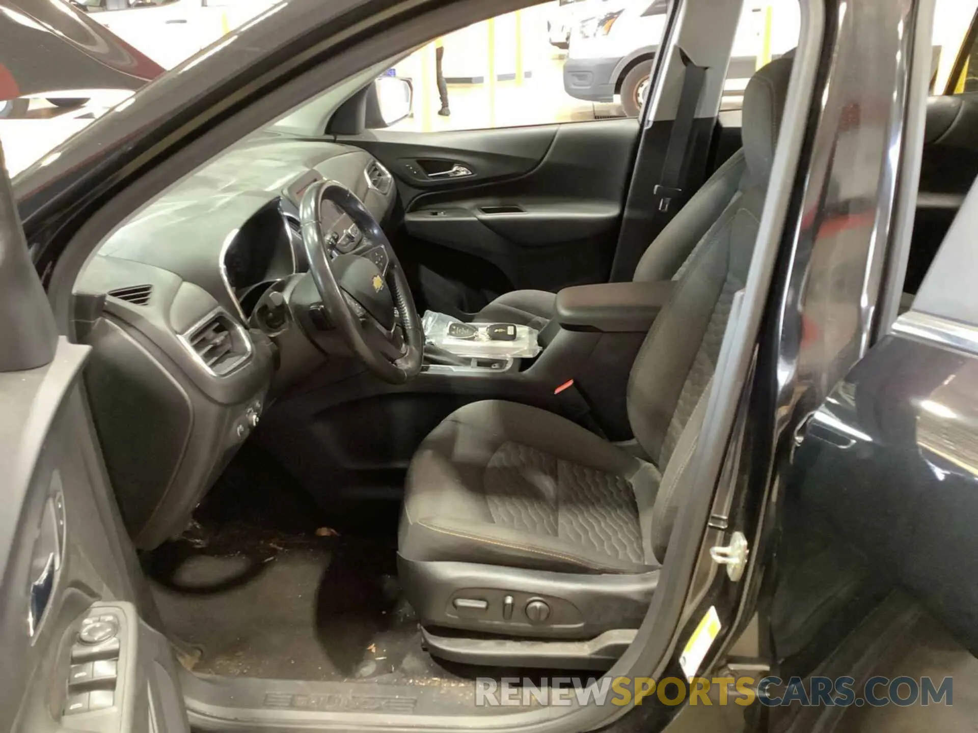 19 Photograph of a damaged car 2GNAXKEV1M6123908 CHEVROLET EQUINOX 2021