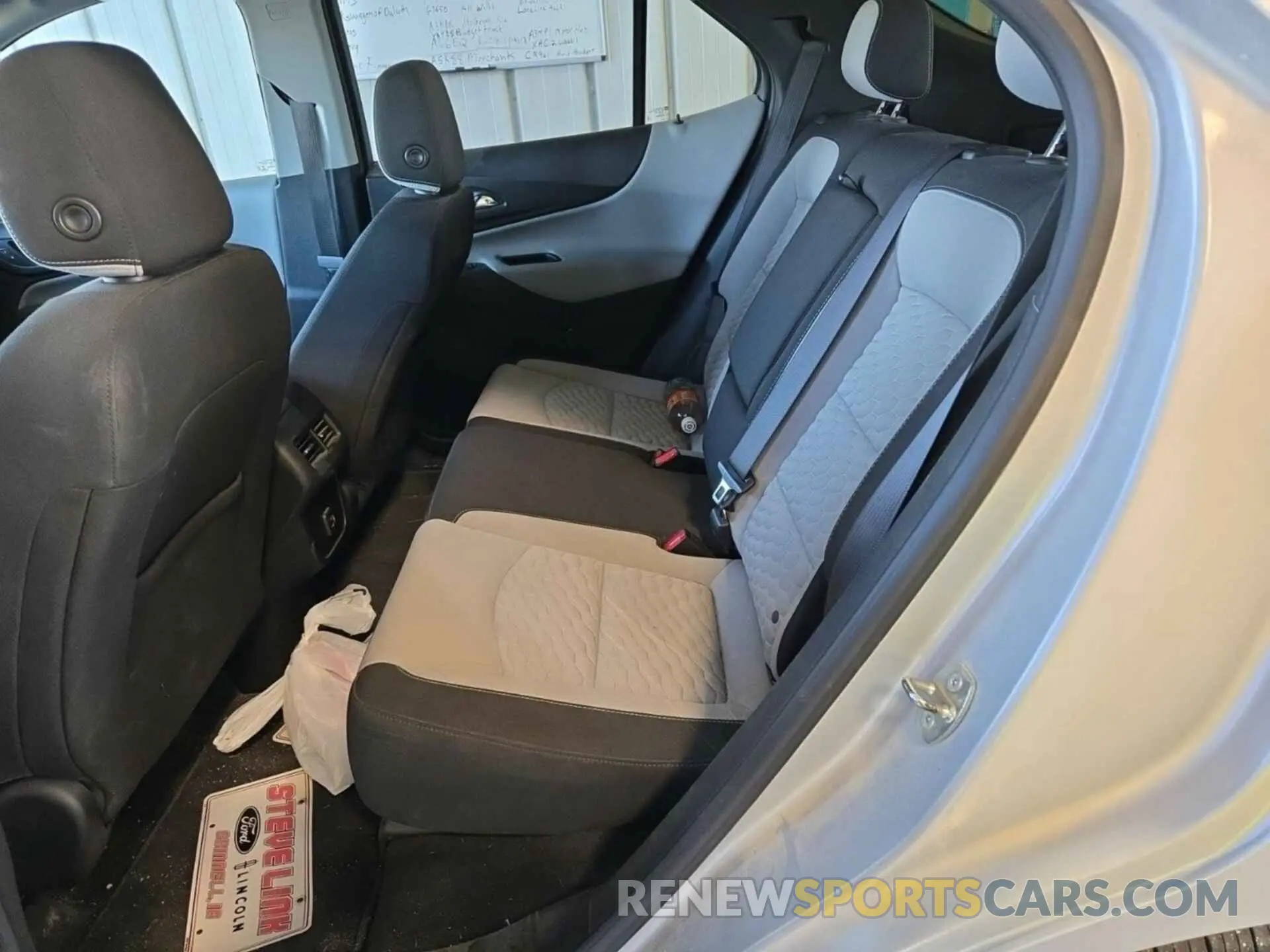 12 Photograph of a damaged car 2GNAXKEV1M6141390 CHEVROLET EQUINOX 2021