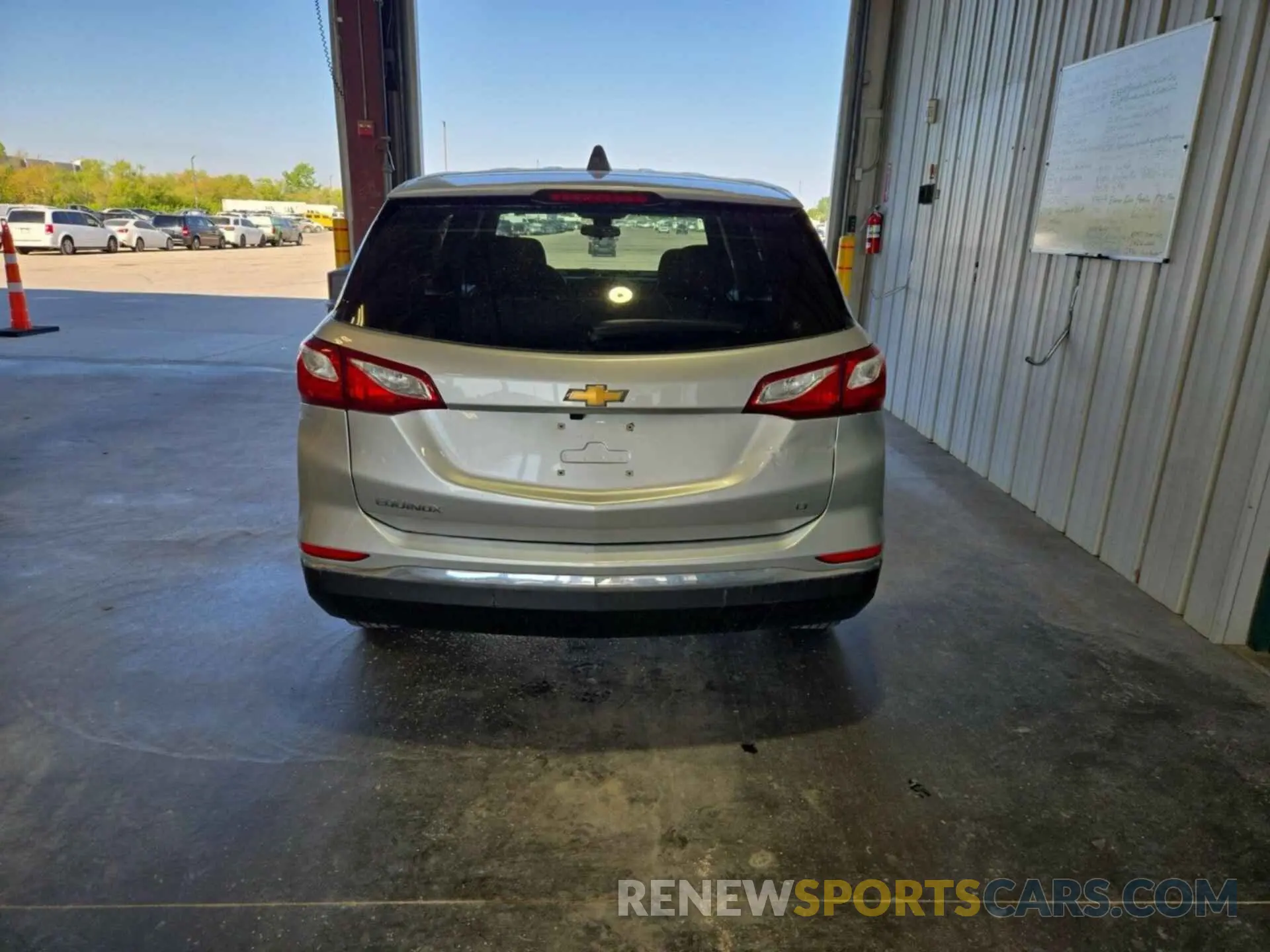 26 Photograph of a damaged car 2GNAXKEV1M6141390 CHEVROLET EQUINOX 2021