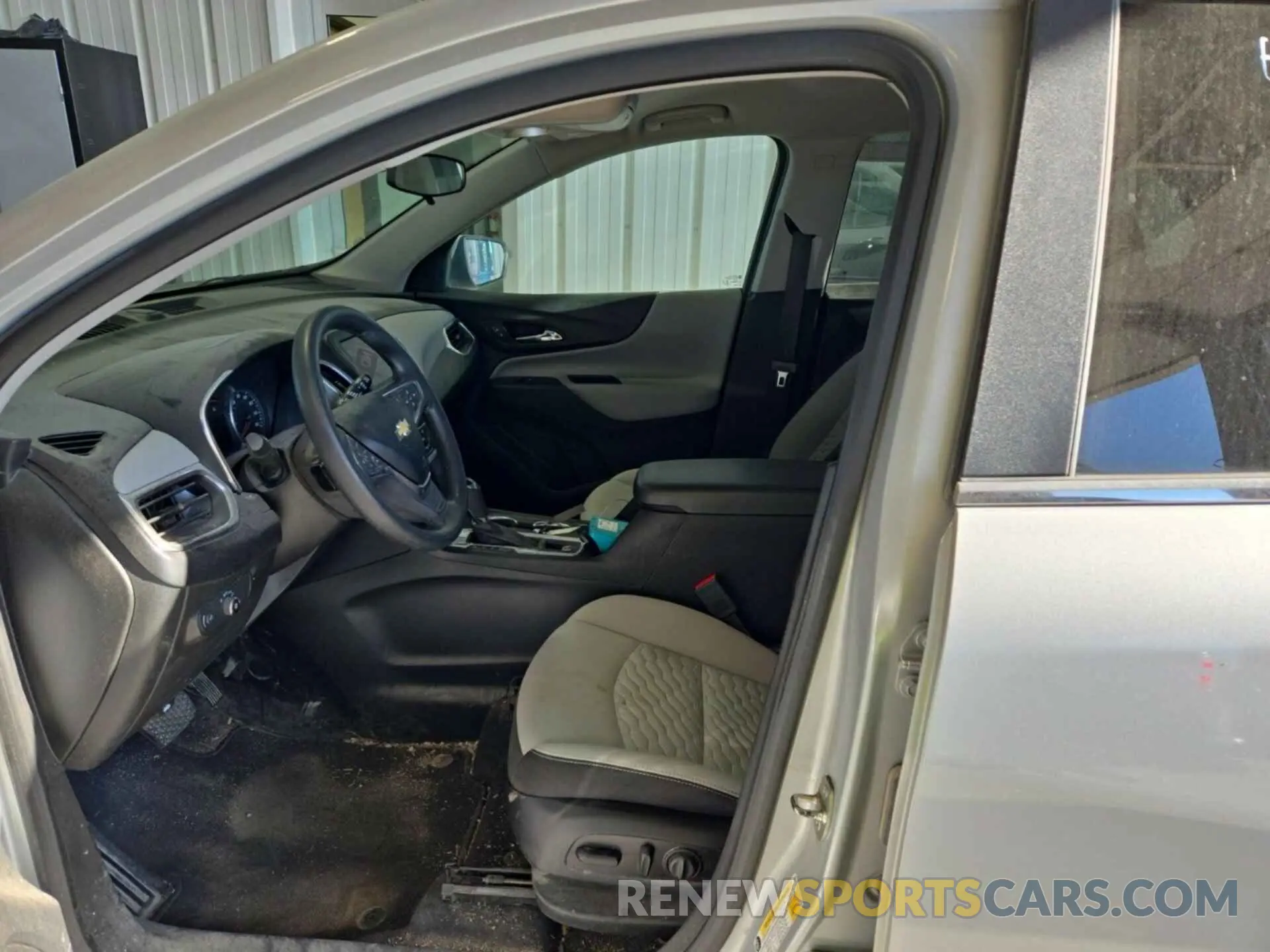 29 Photograph of a damaged car 2GNAXKEV1M6141390 CHEVROLET EQUINOX 2021