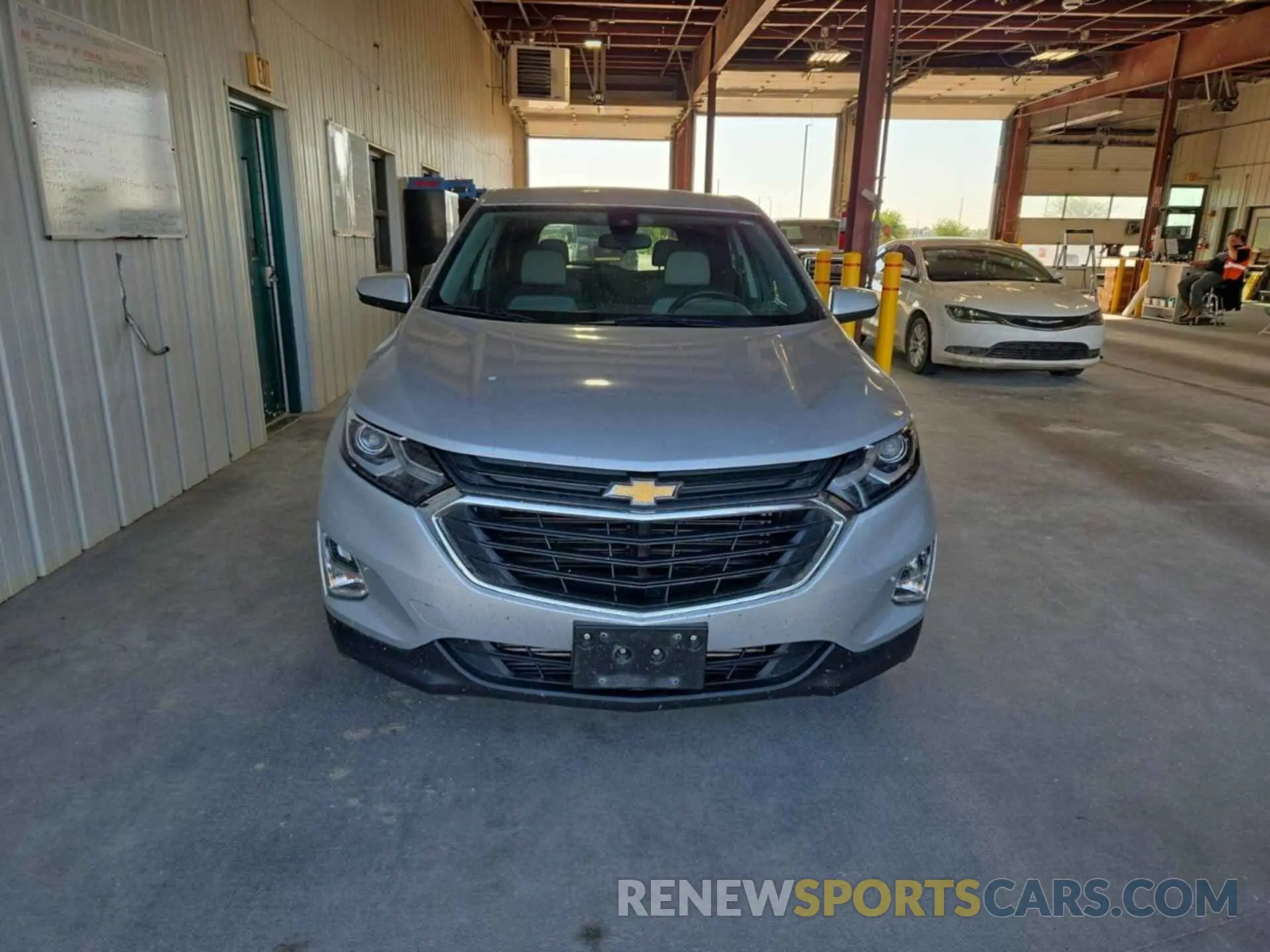 6 Photograph of a damaged car 2GNAXKEV1M6141390 CHEVROLET EQUINOX 2021