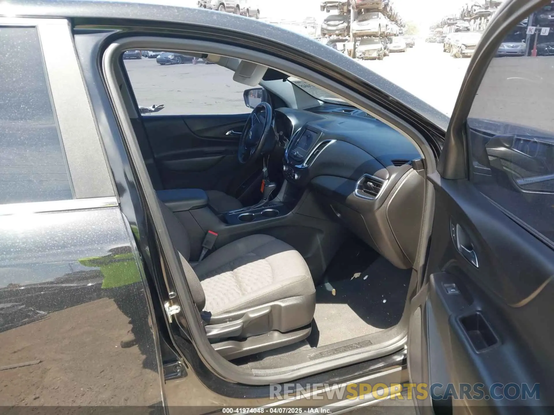 5 Photograph of a damaged car 2GNAXKEV1M6159310 CHEVROLET EQUINOX 2021