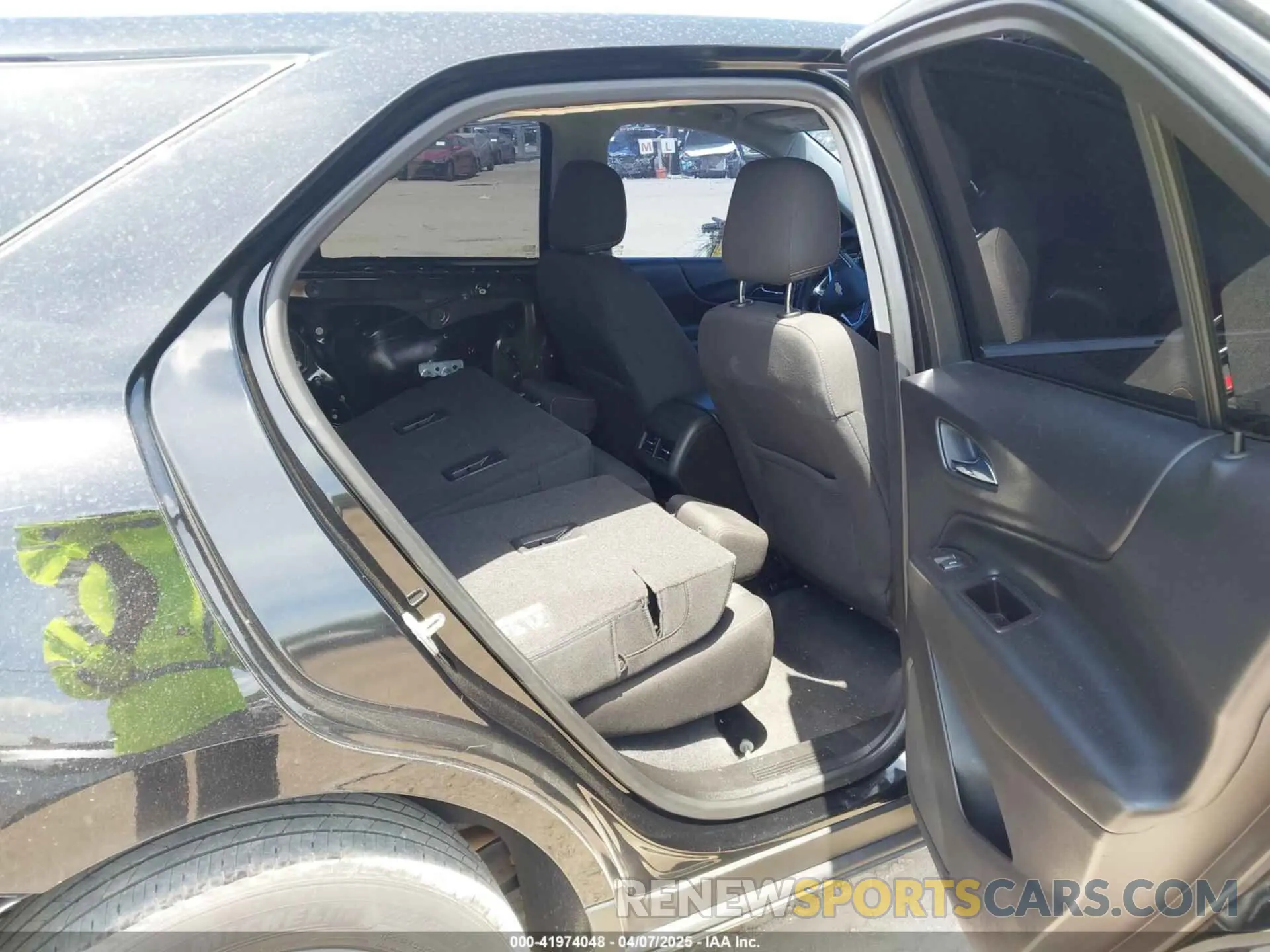 8 Photograph of a damaged car 2GNAXKEV1M6159310 CHEVROLET EQUINOX 2021