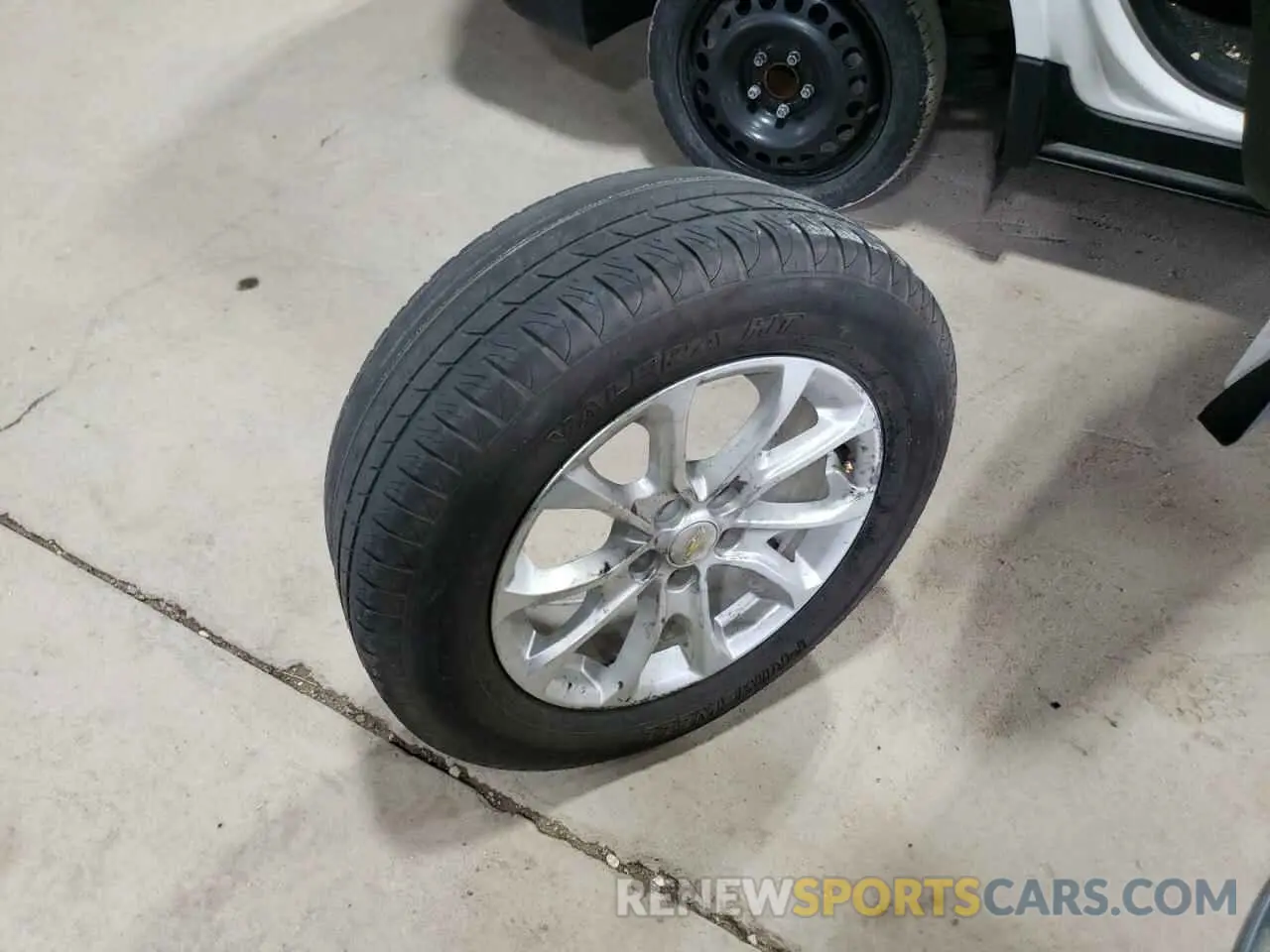 13 Photograph of a damaged car 2GNAXKEV2M6111086 CHEVROLET EQUINOX 2021