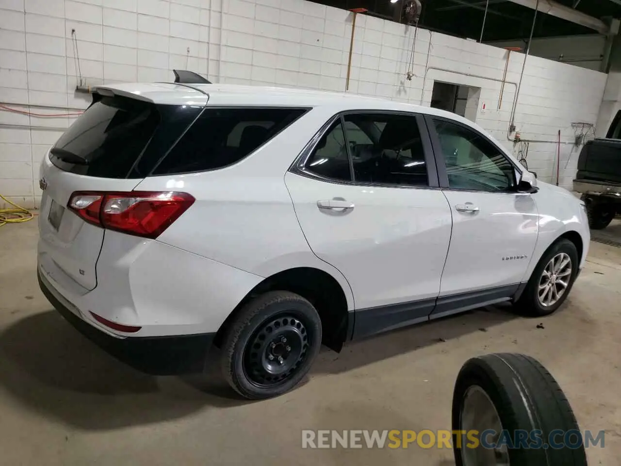 3 Photograph of a damaged car 2GNAXKEV2M6111086 CHEVROLET EQUINOX 2021