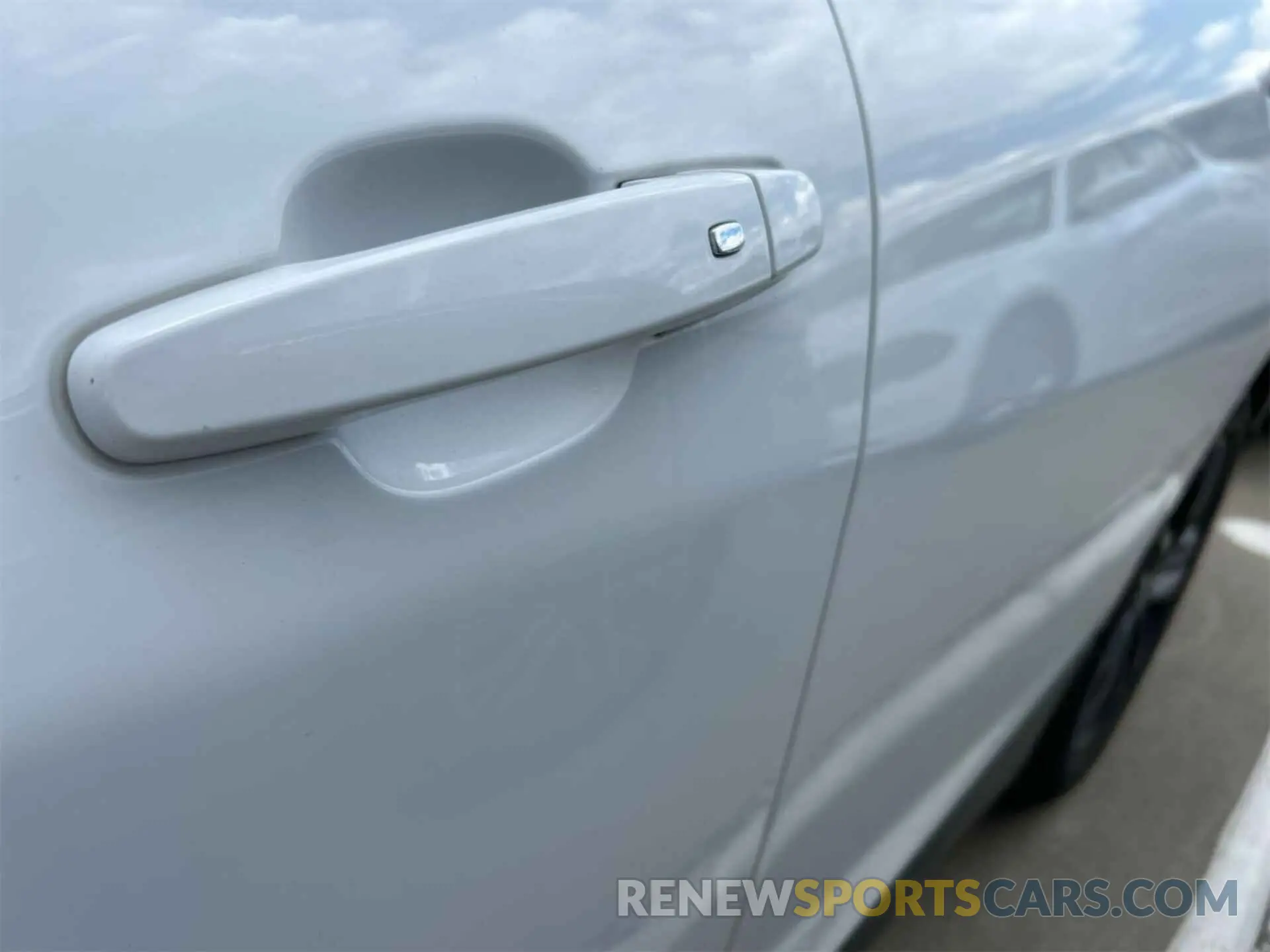 17 Photograph of a damaged car 2GNAXKEV3M6115146 CHEVROLET EQUINOX 2021