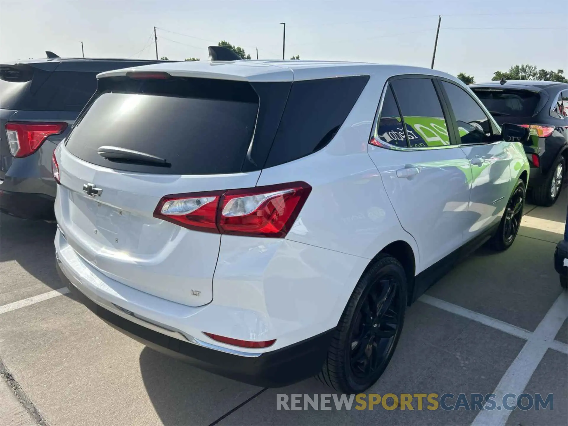 19 Photograph of a damaged car 2GNAXKEV3M6115146 CHEVROLET EQUINOX 2021