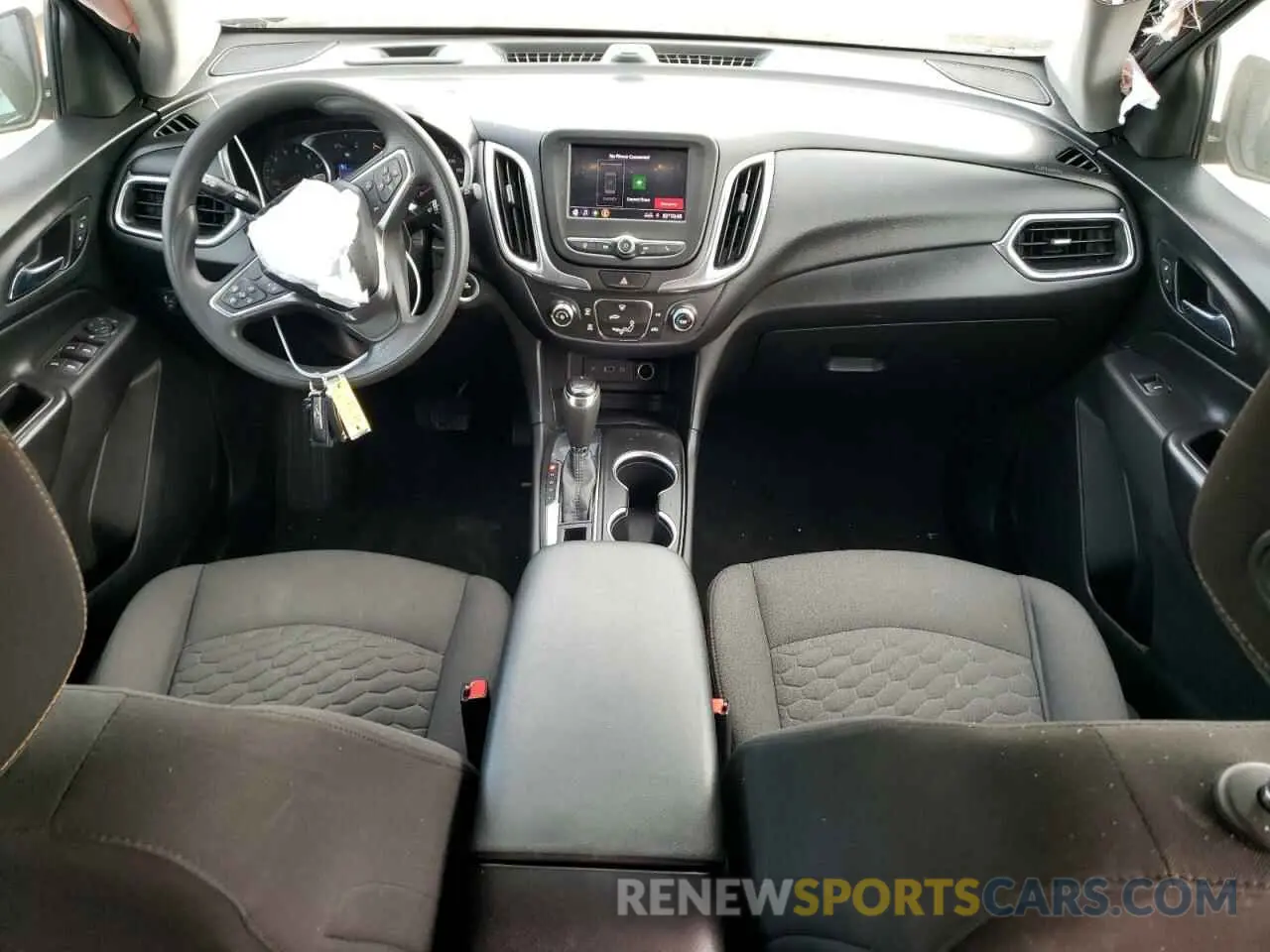 8 Photograph of a damaged car 2GNAXKEV3M6134697 CHEVROLET EQUINOX 2021